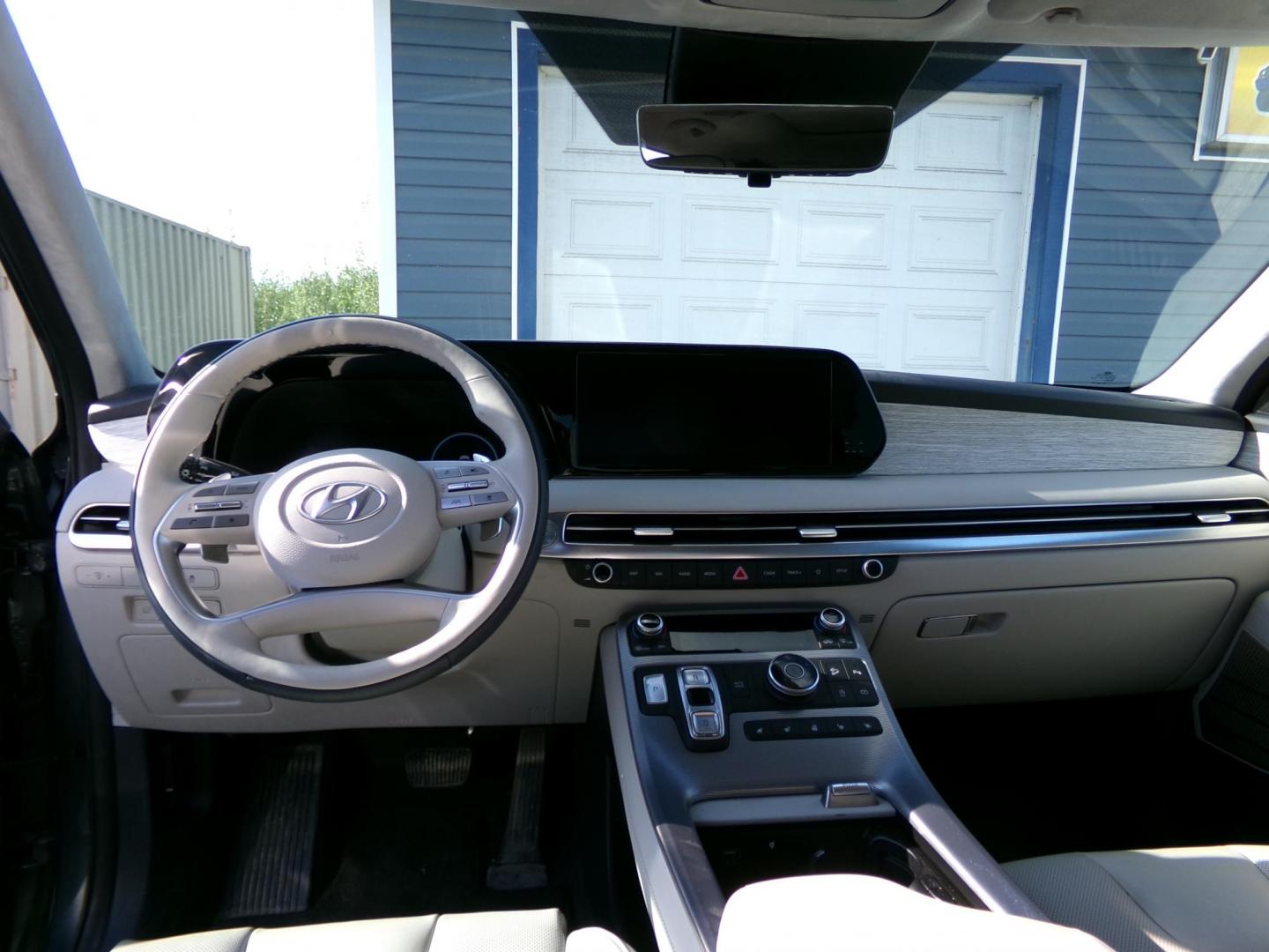 2022 Grey /White Hyundai Palisade Calligraphy AWD (KM8R7DGE0RU) with an 3.8L V6 DOHC 24V engine, 8A transmission, located at 2630 Philips Field Rd., Fairbanks, AK, 99709, (907) 458-0593, 64.848068, -147.780609 - Photo#7