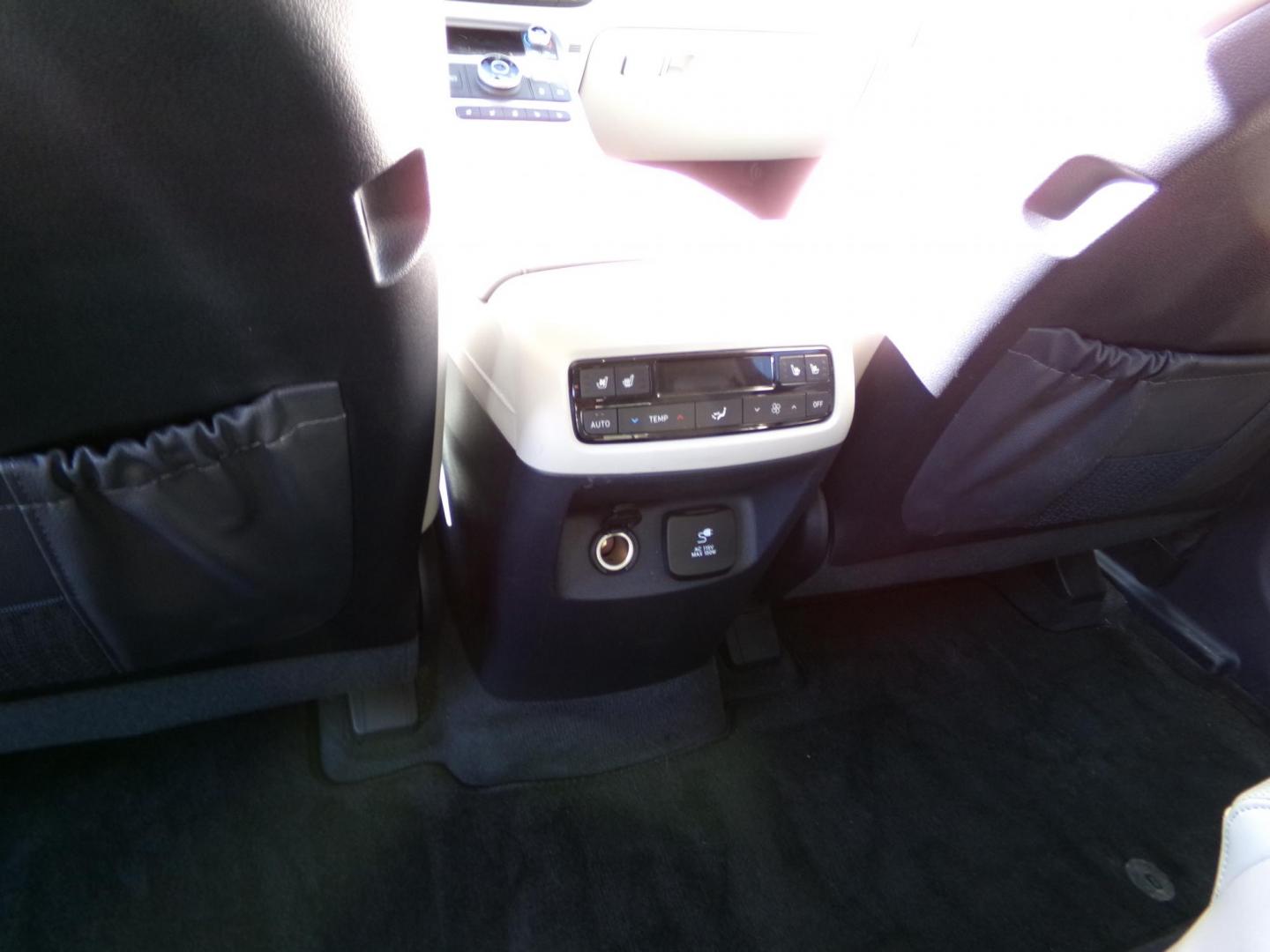 2022 Grey /White Hyundai Palisade Calligraphy AWD (KM8R7DGE0RU) with an 3.8L V6 DOHC 24V engine, 8A transmission, located at 2630 Philips Field Rd., Fairbanks, AK, 99709, (907) 458-0593, 64.848068, -147.780609 - Photo#8