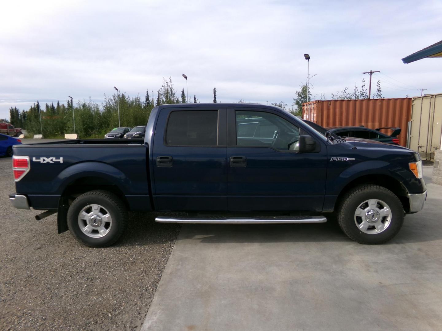 2014 Blue Ford F-150 XL SuperCrew 5.5-ft. Bed 4WD (1FTFW1EF7EF) with an 5.0L V8 engine, 6-Speed Automatic transmission, located at 2630 Philips Field Rd., Fairbanks, AK, 99709, (907) 458-0593, 64.848068, -147.780609 - Photo#2