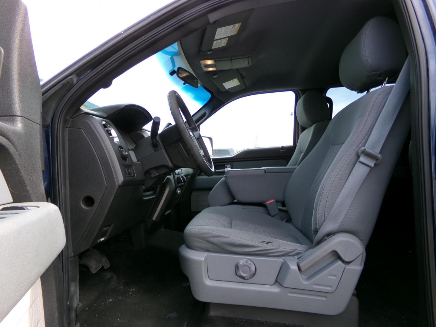 2014 Blue Ford F-150 XL SuperCrew 5.5-ft. Bed 4WD (1FTFW1EF7EF) with an 5.0L V8 engine, 6-Speed Automatic transmission, located at 2630 Philips Field Rd., Fairbanks, AK, 99709, (907) 458-0593, 64.848068, -147.780609 - Photo#4