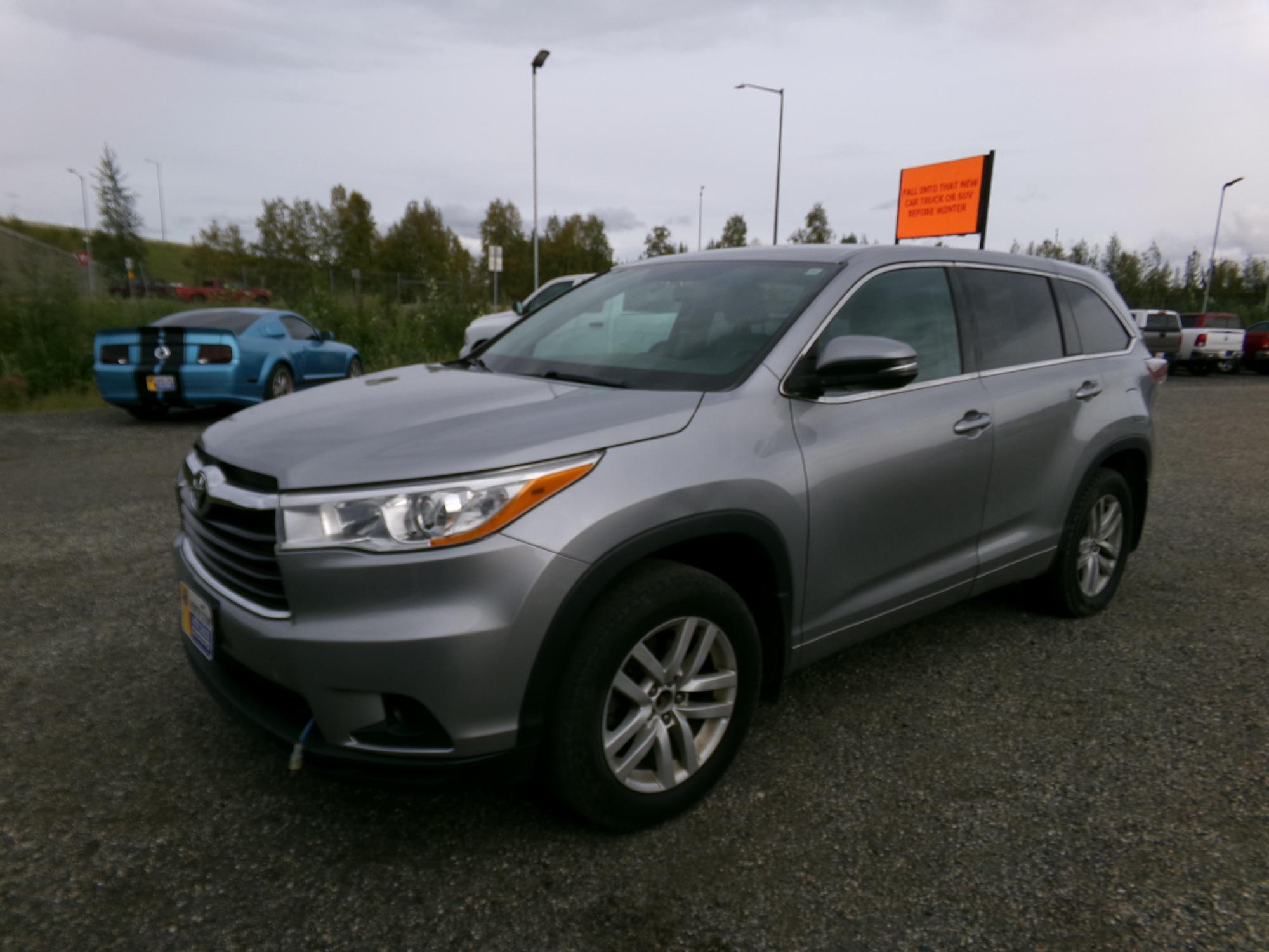 photo of 2014 Toyota Highlander LE AWD V6