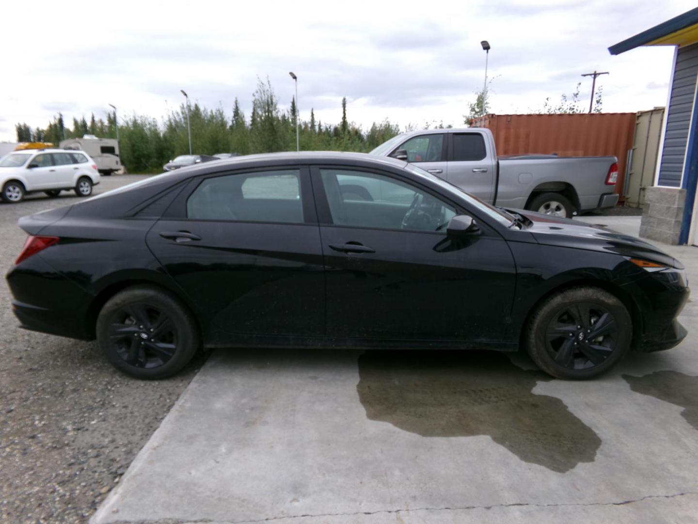 2023 Black /Grey Hyundai Elantra SEL (KMHLM4AG3PU) with an 2.0L L4 DOHC 16V engine, 6A transmission, located at 2630 Philips Field Rd., Fairbanks, AK, 99709, (907) 458-0593, 64.848068, -147.780609 - Photo#2