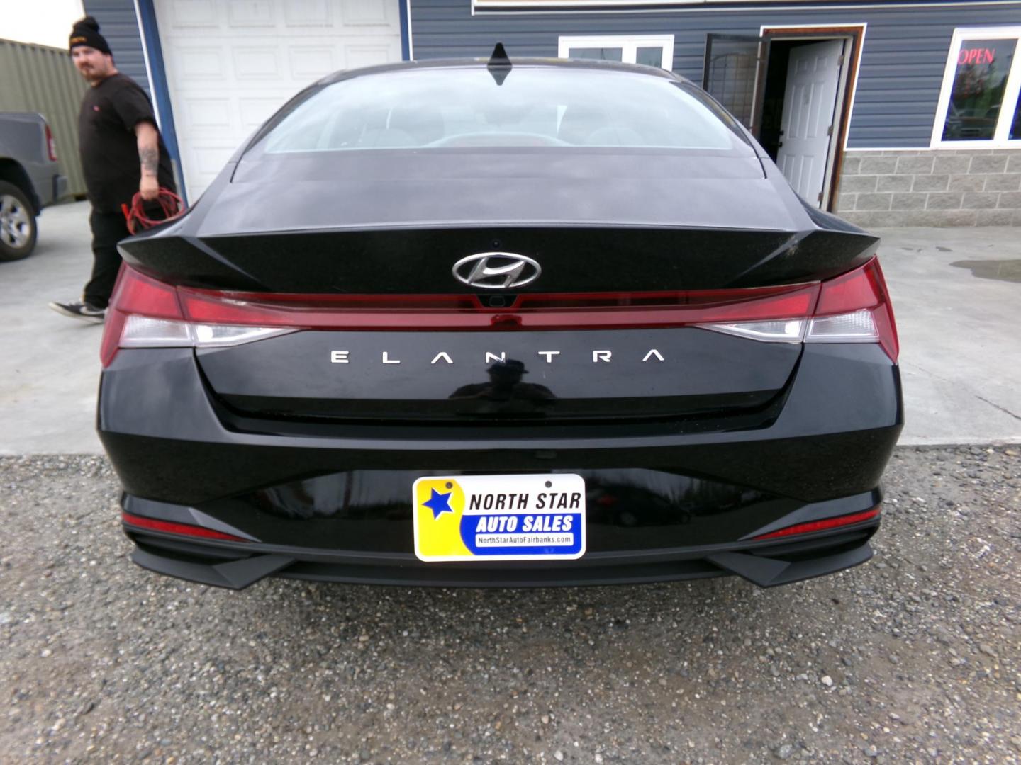 2023 Black /Grey Hyundai Elantra SEL (KMHLM4AG3PU) with an 2.0L L4 DOHC 16V engine, 6A transmission, located at 2630 Philips Field Rd., Fairbanks, AK, 99709, (907) 458-0593, 64.848068, -147.780609 - Photo#3