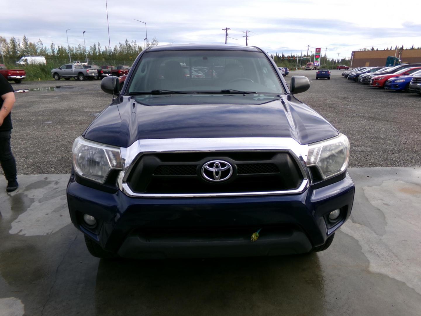 2013 Blue /Grey Toyota Tacoma Access Cab V6 4WD (5TFUU4ENXDX) with an 4.0L V6 DOHC 24V engine, 6-Speed Manual transmission, located at 2630 Philips Field Rd., Fairbanks, AK, 99709, (907) 458-0593, 64.848068, -147.780609 - Photo#1