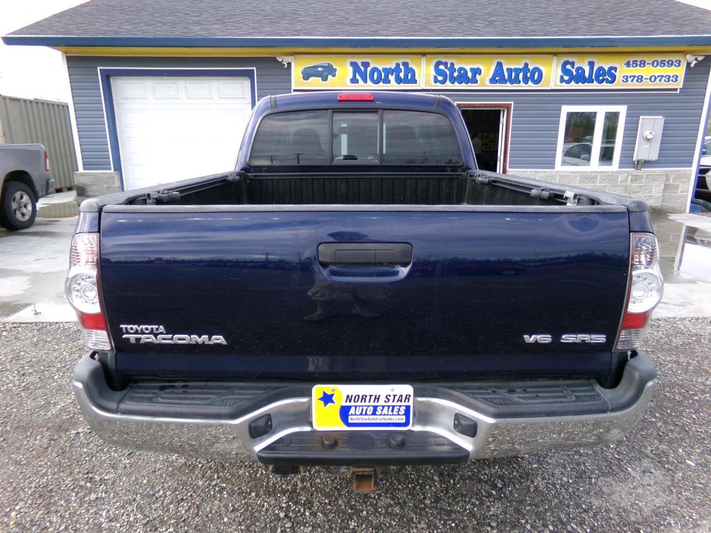 2013 Blue /Grey Toyota Tacoma Access Cab V6 4WD (5TFUU4ENXDX) with an 4.0L V6 DOHC 24V engine, 6-Speed Manual transmission, located at 2630 Philips Field Rd., Fairbanks, AK, 99709, (907) 458-0593, 64.848068, -147.780609 - Photo#4
