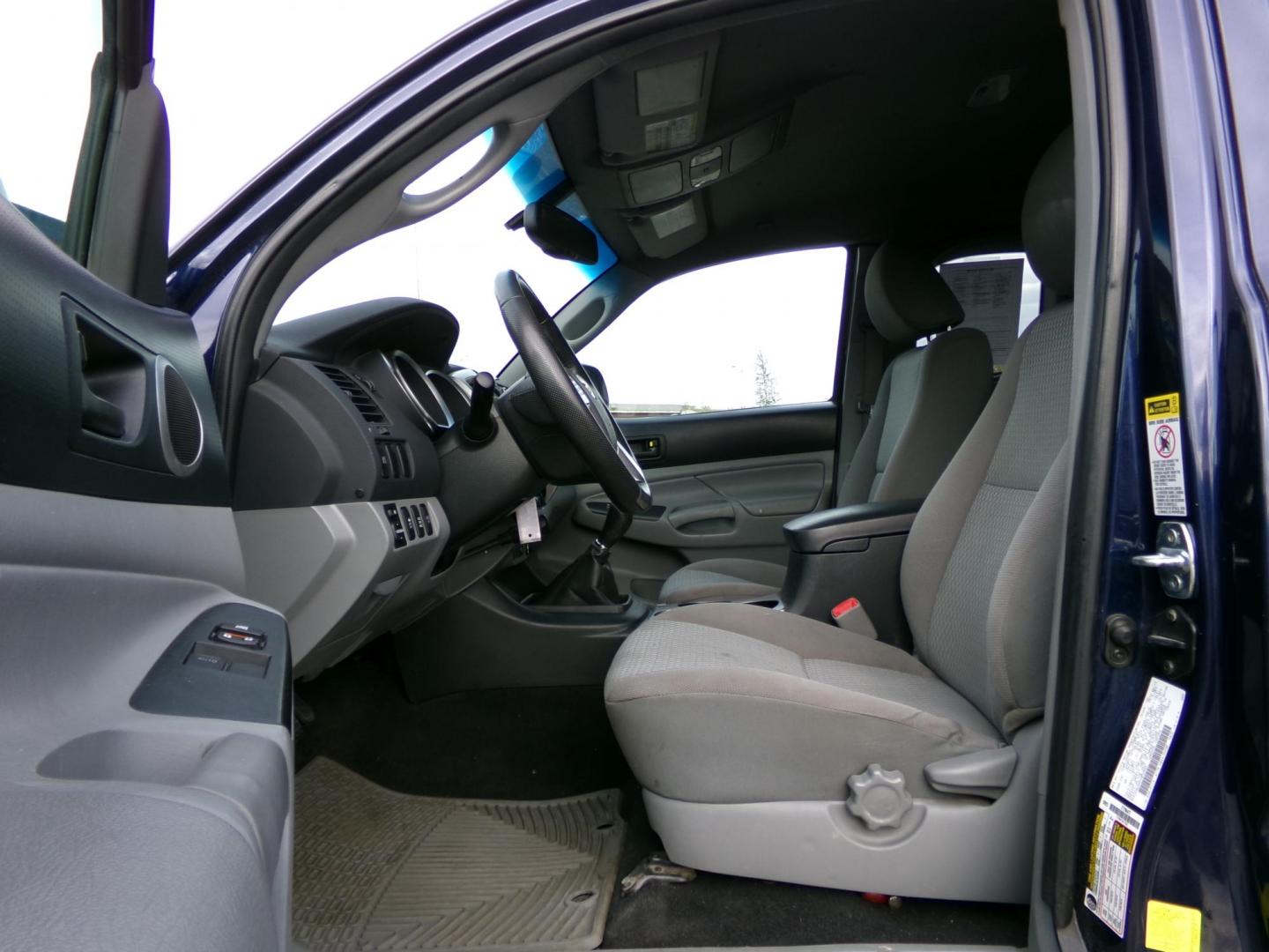 2013 Blue /Grey Toyota Tacoma Access Cab V6 4WD (5TFUU4ENXDX) with an 4.0L V6 DOHC 24V engine, 6-Speed Manual transmission, located at 2630 Philips Field Rd., Fairbanks, AK, 99709, (907) 458-0593, 64.848068, -147.780609 - Photo#5