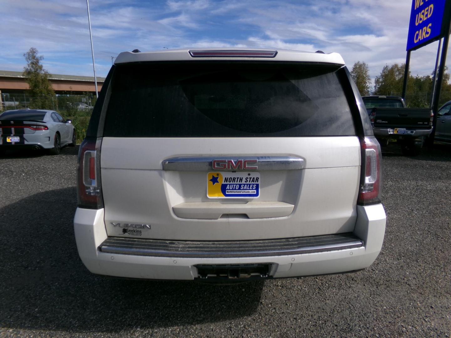 2015 White /Black GMC Yukon Denali 4WD (1GKS2CKJ8FR) with an 6.2L V8 OHV 16V engine, 6-Speed Automatic transmission, located at 2630 Philips Field Rd., Fairbanks, AK, 99709, (907) 458-0593, 64.848068, -147.780609 - Photo#3