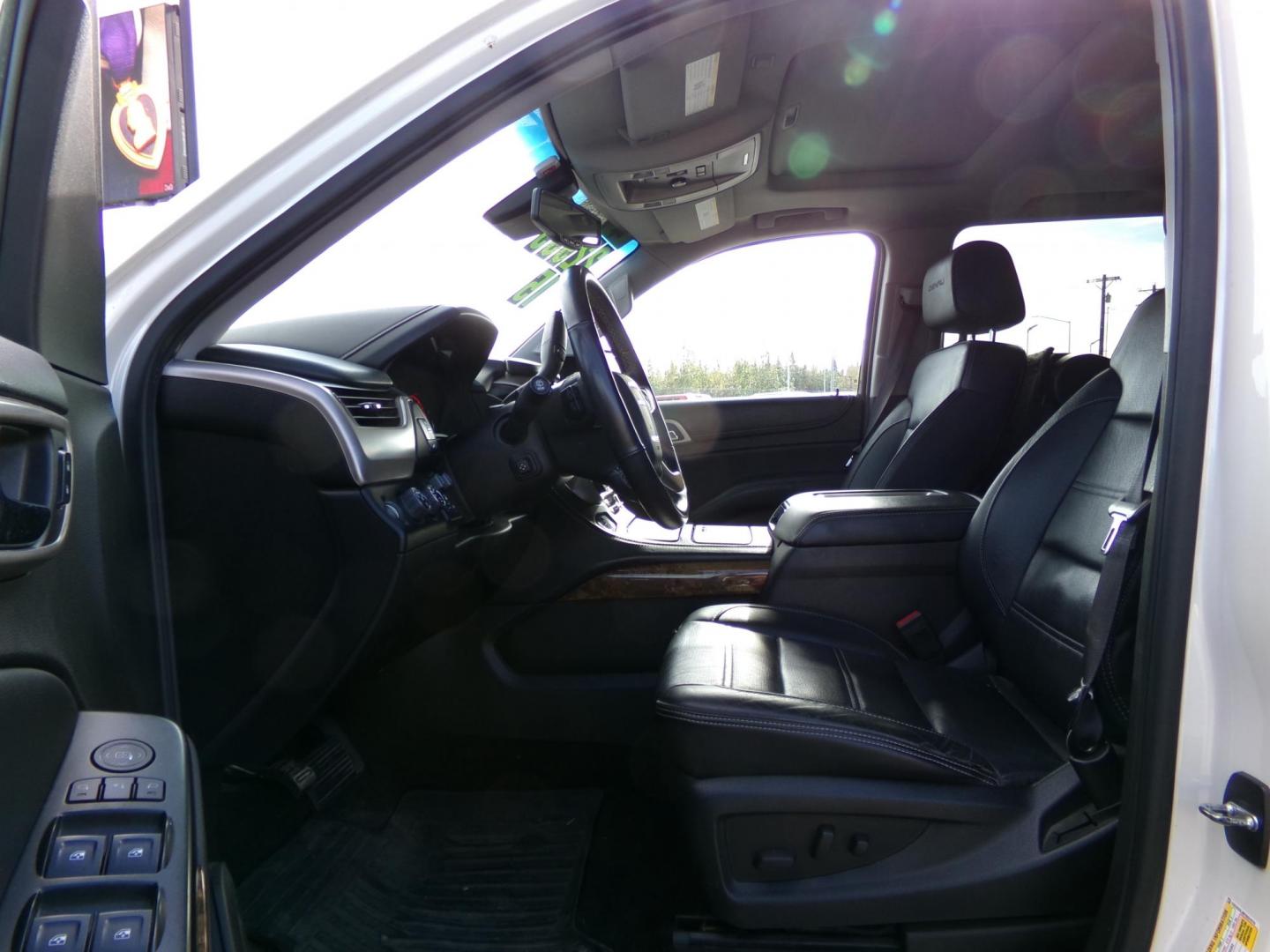 2015 White /Black GMC Yukon Denali 4WD (1GKS2CKJ8FR) with an 6.2L V8 OHV 16V engine, 6-Speed Automatic transmission, located at 2630 Philips Field Rd., Fairbanks, AK, 99709, (907) 458-0593, 64.848068, -147.780609 - Photo#4