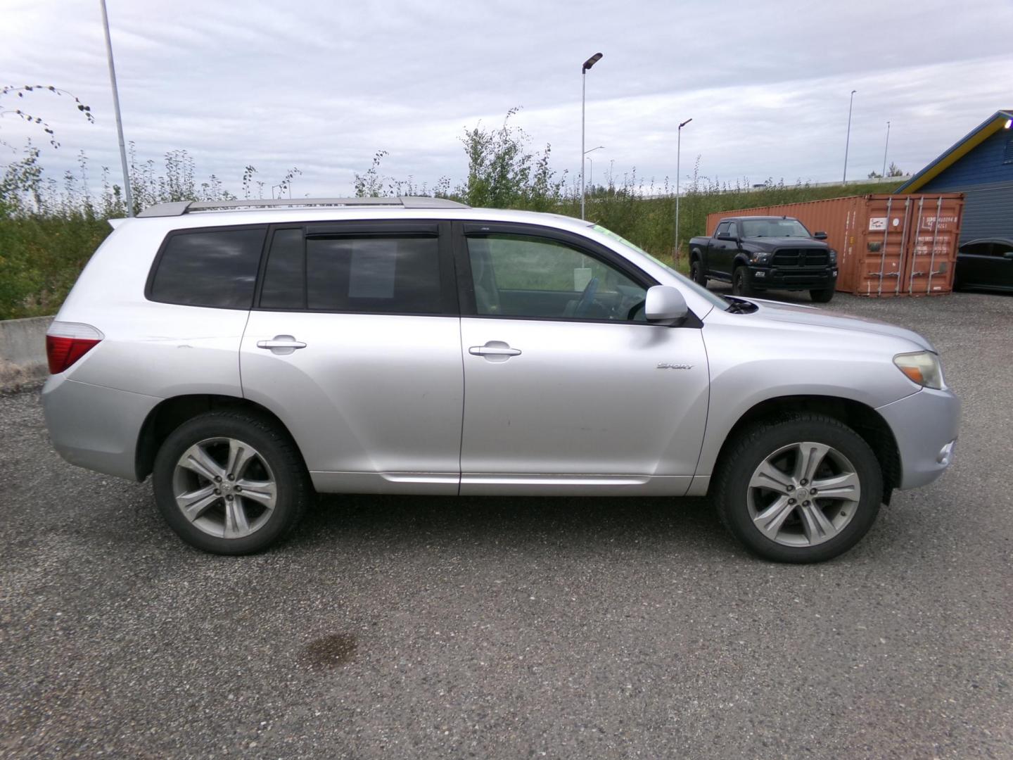 2008 Toyota Highlander Sport 4WD (JTEES43A682) with an 3.5L V6 24V DOHC engine, 5-Speed Automatic Overdrive transmission, located at 2630 Philips Field Rd., Fairbanks, AK, 99709, (907) 458-0593, 64.848068, -147.780609 - Photo#2