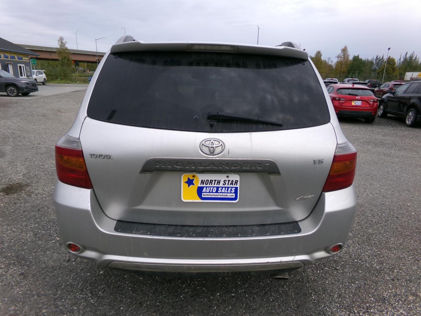 2008 Toyota Highlander Sport 4WD (JTEES43A682) with an 3.5L V6 24V DOHC engine, 5-Speed Automatic Overdrive transmission, located at 2630 Philips Field Rd., Fairbanks, AK, 99709, (907) 458-0593, 64.848068, -147.780609 - Photo#3