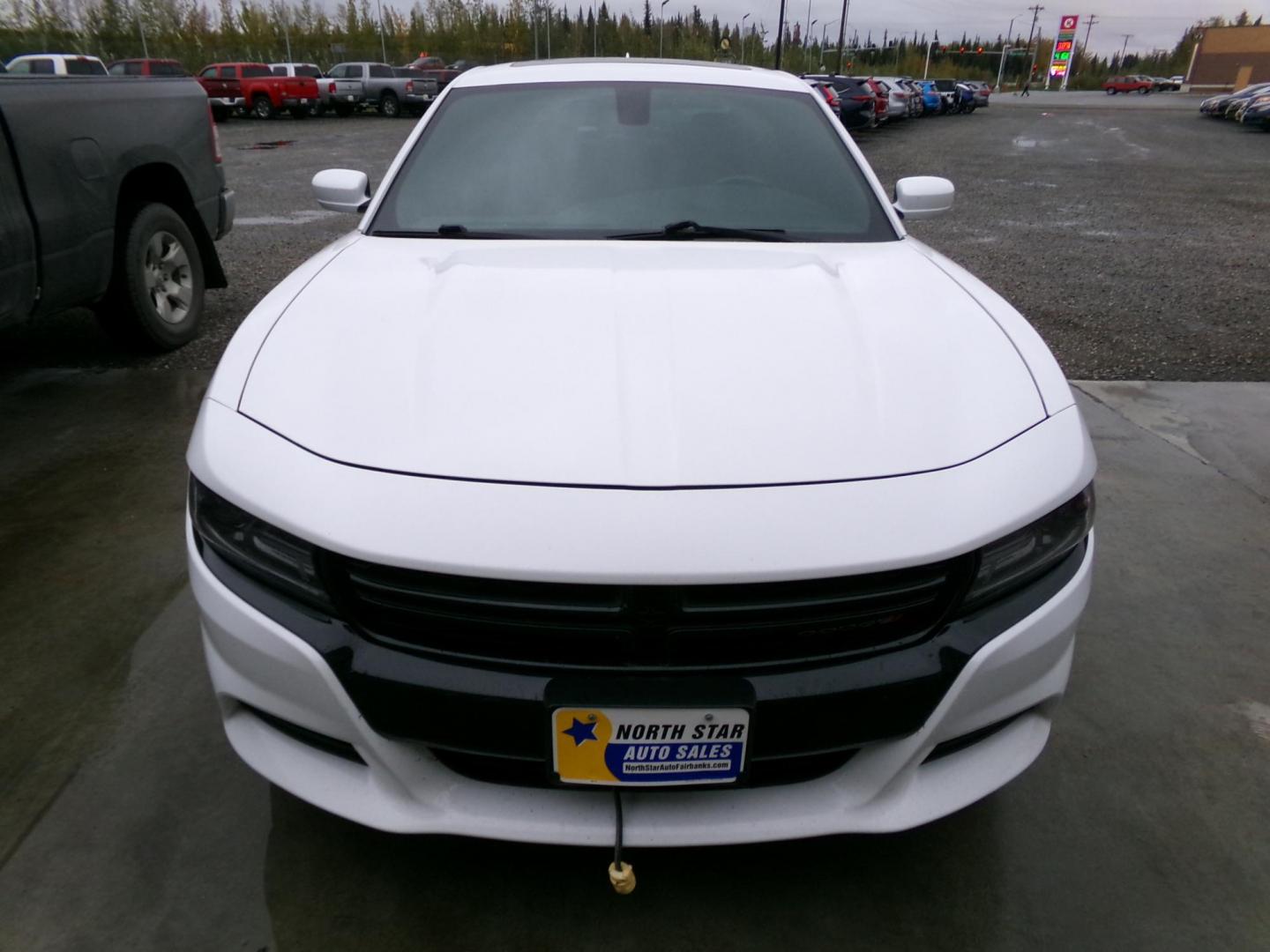 2018 White Dodge Charger SXT AWD (2C3CDXJG3JH) with an 3.6L V6 DOHC 24V engine, 8A transmission, located at 2630 Philips Field Rd., Fairbanks, AK, 99709, (907) 458-0593, 64.848068, -147.780609 - Photo#1