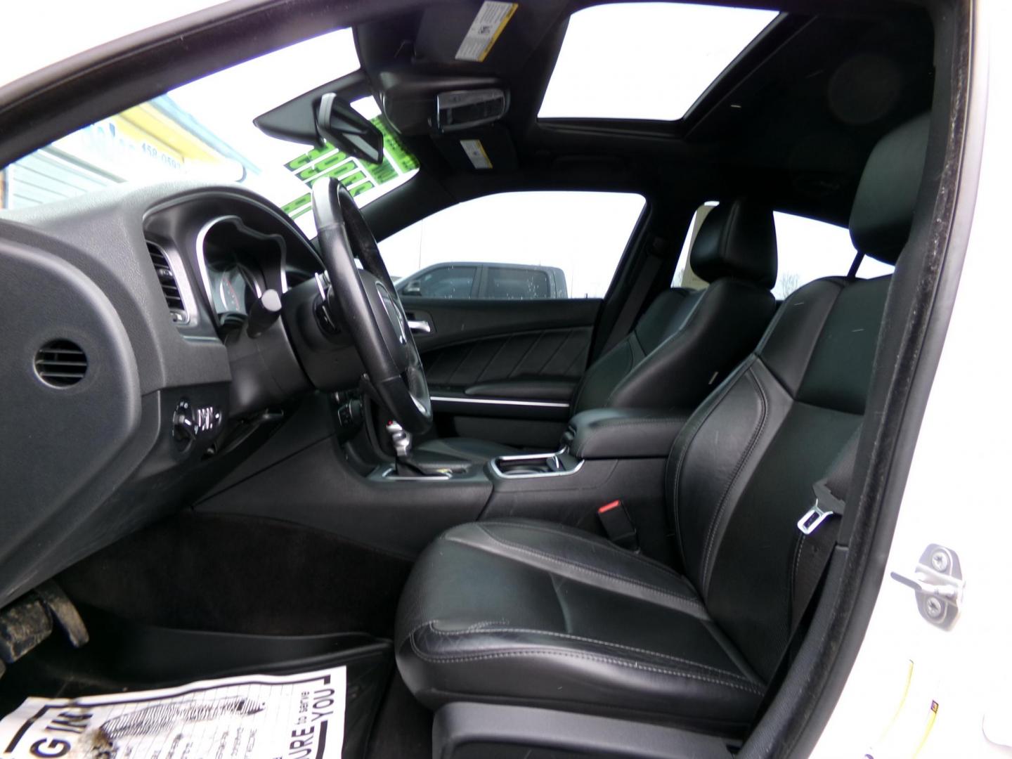 2018 White Dodge Charger SXT AWD (2C3CDXJG3JH) with an 3.6L V6 DOHC 24V engine, 8A transmission, located at 2630 Philips Field Rd., Fairbanks, AK, 99709, (907) 458-0593, 64.848068, -147.780609 - Photo#4