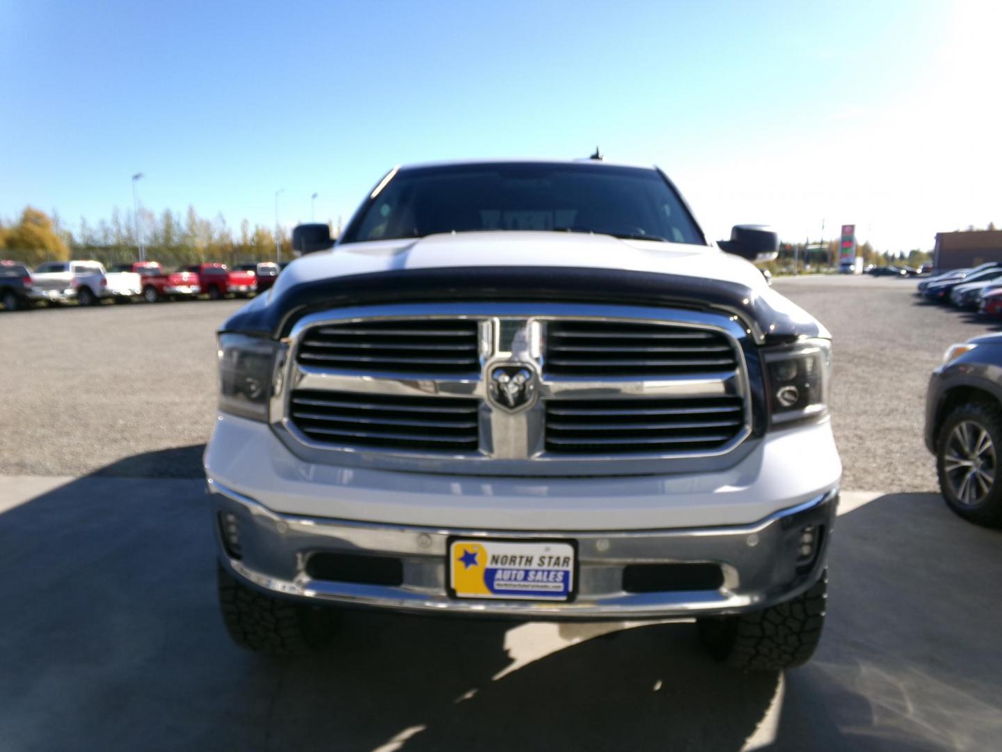 2018 White Dodge 1500 SLT Crew Cab SWB 4WD (3C6RR7LT5JG) with an 5.7L V8 OHV 16V engine, 8A transmission, located at 2630 Philips Field Rd., Fairbanks, AK, 99709, (907) 458-0593, 64.848068, -147.780609 - Photo#1