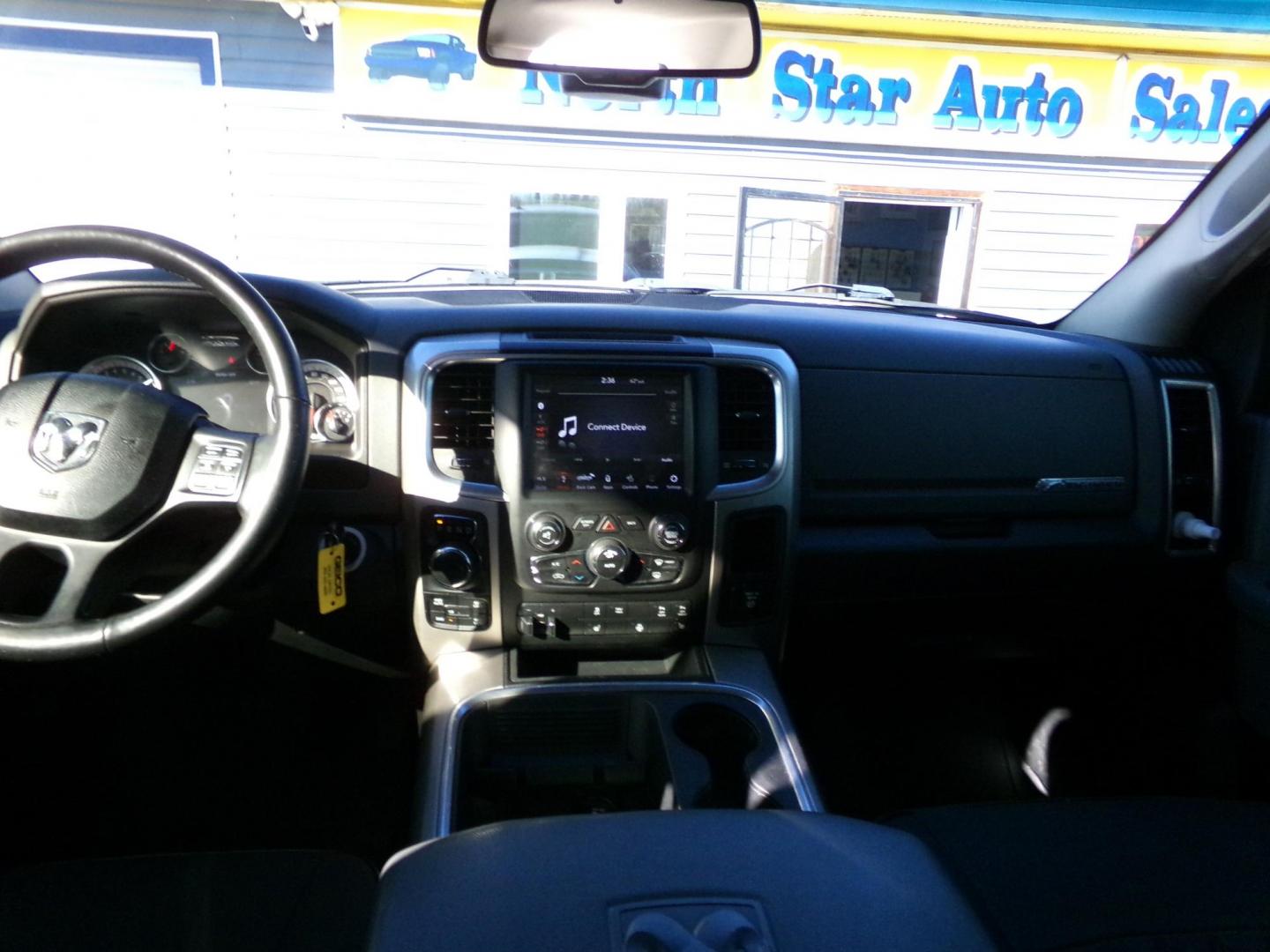 2018 White Dodge 1500 SLT Crew Cab SWB 4WD (3C6RR7LT5JG) with an 5.7L V8 OHV 16V engine, 8A transmission, located at 2630 Philips Field Rd., Fairbanks, AK, 99709, (907) 458-0593, 64.848068, -147.780609 - Photo#6