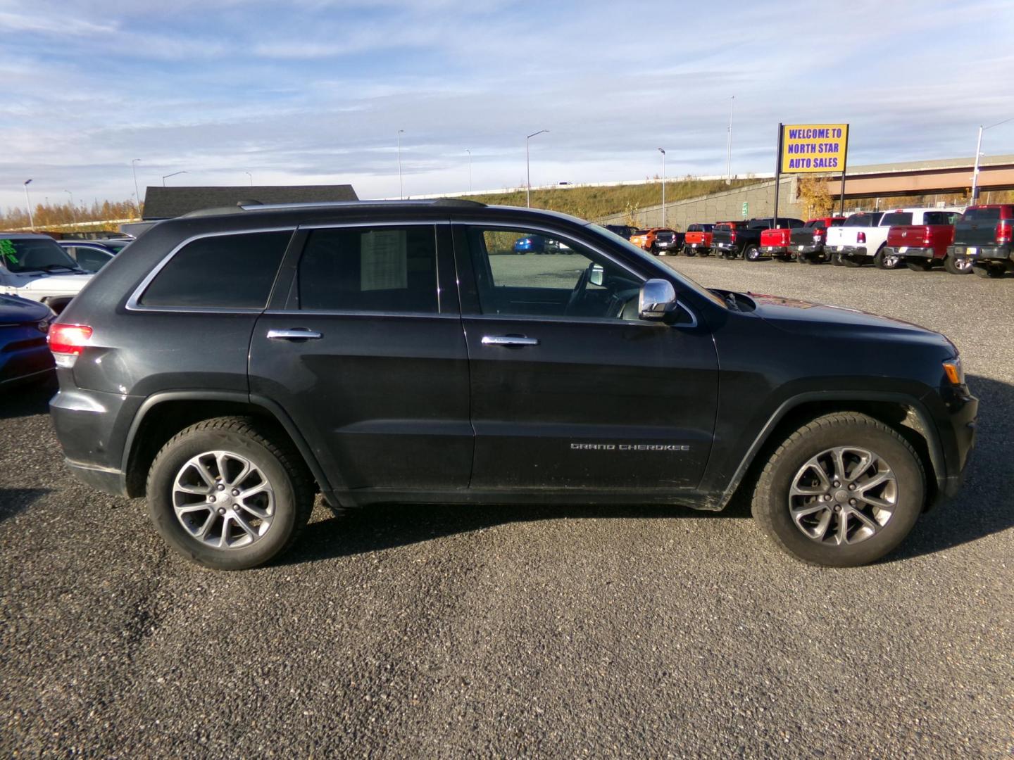 2014 Black Jeep Grand Cherokee Limited 4WD (1C4RJFBG6EC) with an 3.6L V6 DOHC 24V engine, 5-Speed Automatic transmission, located at 2630 Philips Field Rd., Fairbanks, AK, 99709, (907) 458-0593, 64.848068, -147.780609 - Photo#2