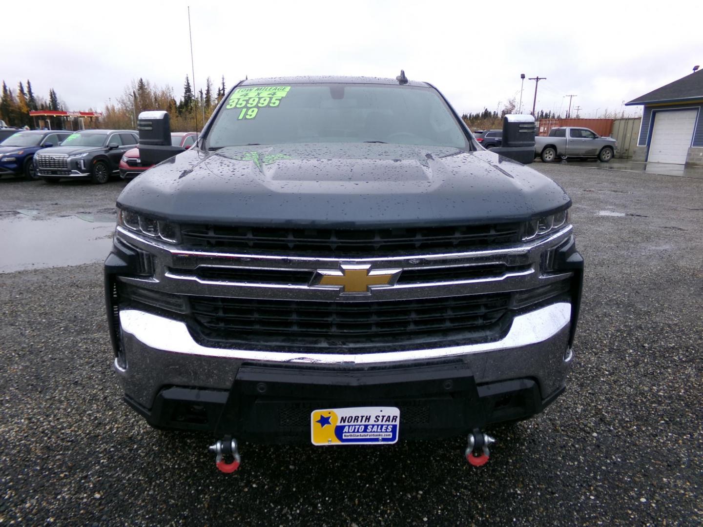 2019 Grey Chevrolet Silverado 1500 LT Crew Cab 4WD (3GCUYDED7KG) with an 5.3L V8 OHV 16V engine, 6A transmission, located at 2630 Philips Field Rd., Fairbanks, AK, 99709, (907) 458-0593, 64.848068, -147.780609 - Photo#1
