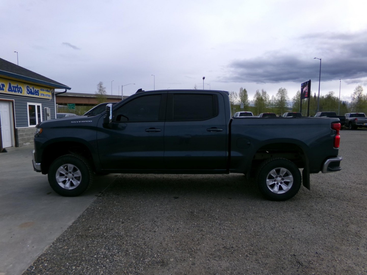 2019 Blue Chevrolet Silverado 1500 LT Crew Cab 4WD (3GCUYDED7KG) with an 5.3L V8 OHV 16V engine, 6A transmission, located at 2630 Philips Field Rd., Fairbanks, AK, 99709, (907) 458-0593, 64.848068, -147.780609- Photo#2