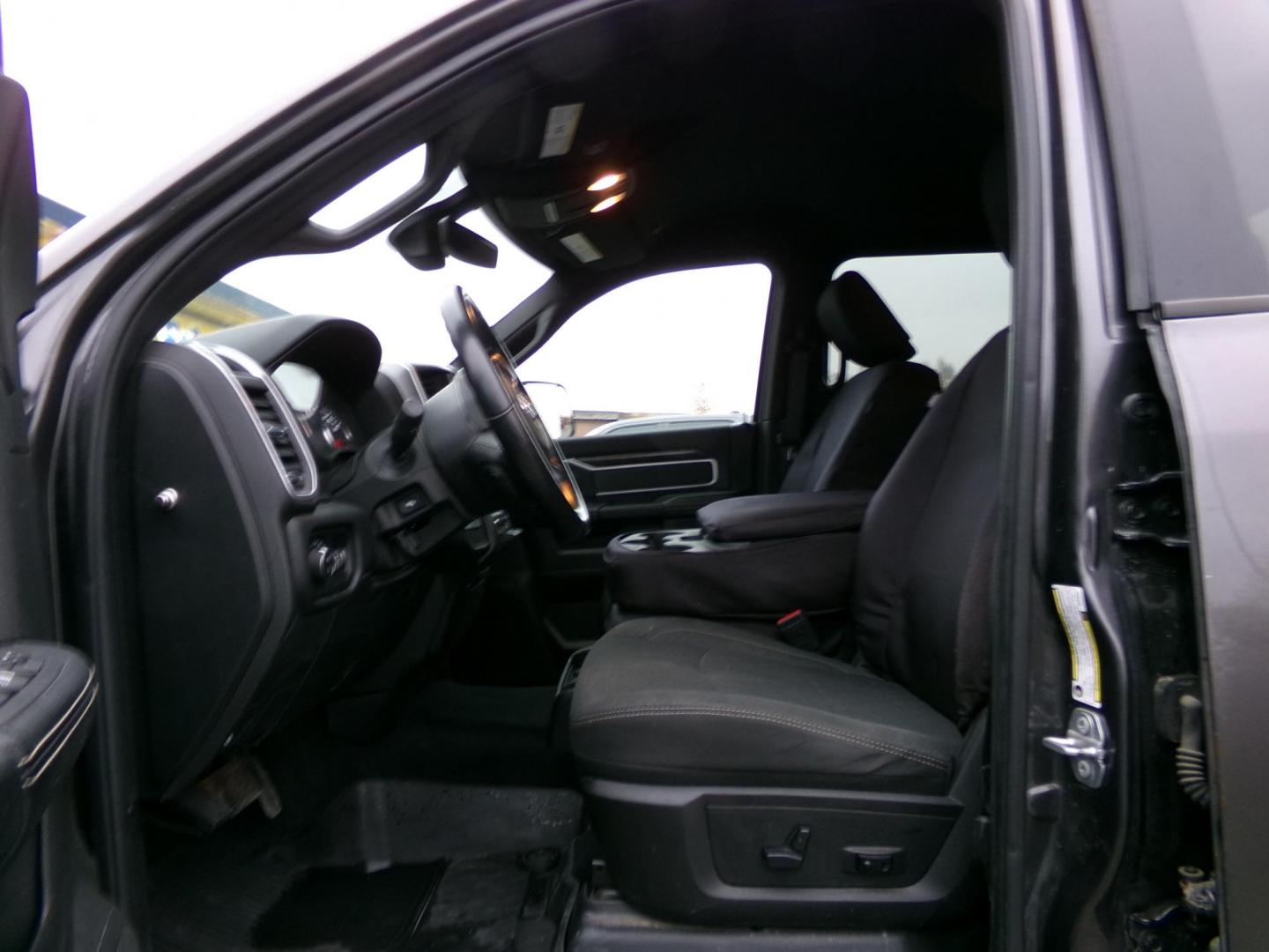 2019 Grey Dodge 2500 Tradesman Crew Cab SWB 4WD (3C6UR5DL0KG) with an 6.7L L6 OHV 24V TURBO DIESEL engine, 6A transmission, located at 2630 Philips Field Rd., Fairbanks, AK, 99709, (907) 458-0593, 64.848068, -147.780609 - Photo#4