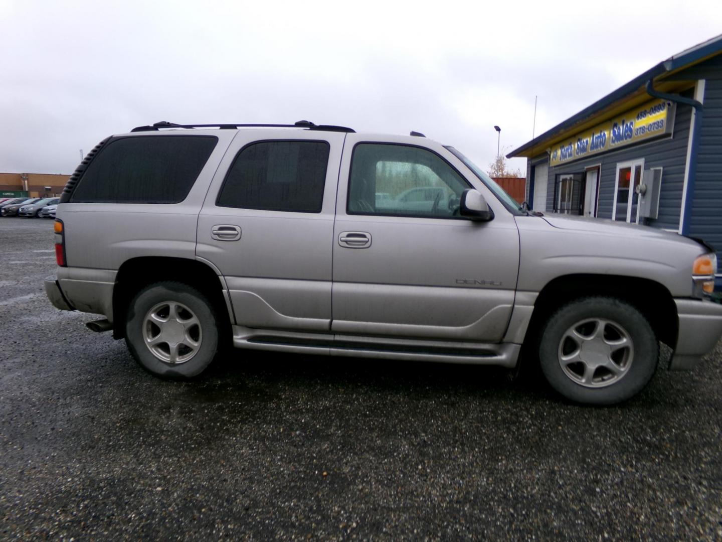 2004 Gold GMC Yukon Denali Base (1GKEK63UX4J) with an 6.0L V8 OHV 16V engine, 4-Speed Automatic Overdrive transmission, located at 2630 Philips Field Rd., Fairbanks, AK, 99709, (907) 458-0593, 64.848068, -147.780609 - Photo#2