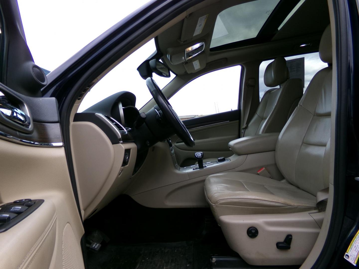 2015 Blue Jeep Grand Cherokee Limited 4WD (1C4RJFBG8FC) with an 3.6L V6 DOHC 24V engine, 8-Speed Automatic transmission, located at 2630 Philips Field Rd., Fairbanks, AK, 99709, (907) 458-0593, 64.848068, -147.780609 - Photo#4