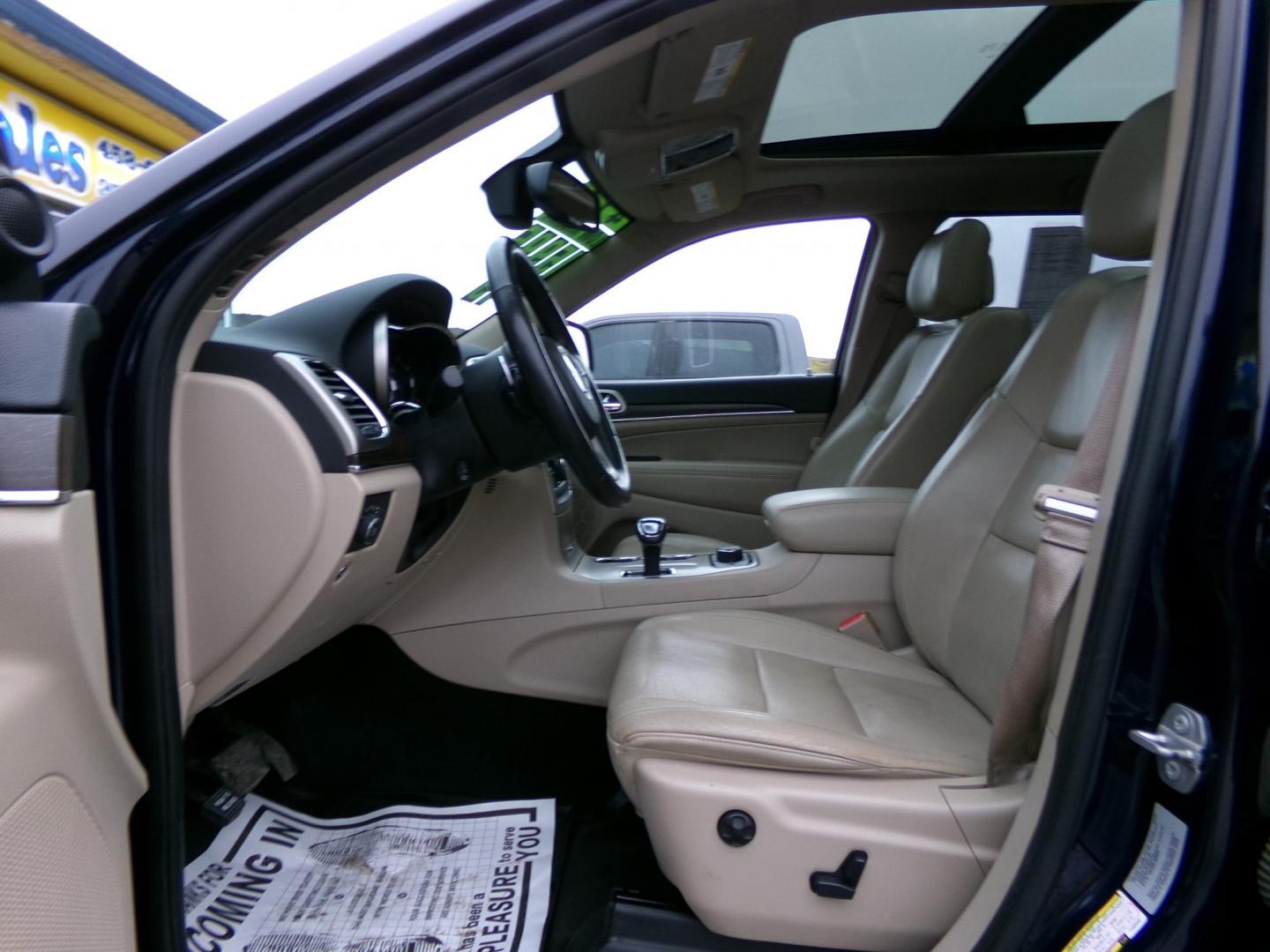 2015 Blue Jeep Grand Cherokee Limited 4WD (1C4RJFBG8FC) with an 3.6L V6 DOHC 24V engine, 8-Speed Automatic transmission, located at 2630 Philips Field Rd., Fairbanks, AK, 99709, (907) 458-0593, 64.848068, -147.780609 - Photo#4