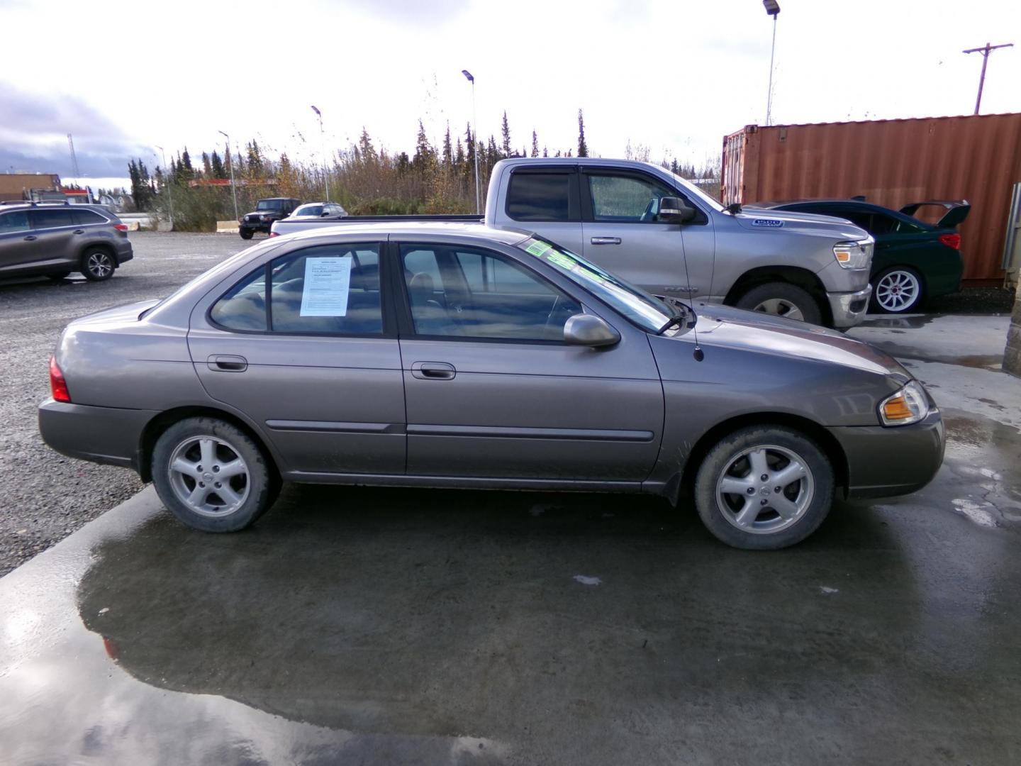2004 Gold Nissan Sentra 2.5 S (3N1AB51A44L) with an 2.5L L4 DOHC 16V engine, 4-Speed Automatic Overdrive transmission, located at 2630 Philips Field Rd., Fairbanks, AK, 99709, (907) 458-0593, 64.848068, -147.780609 - Photo#2