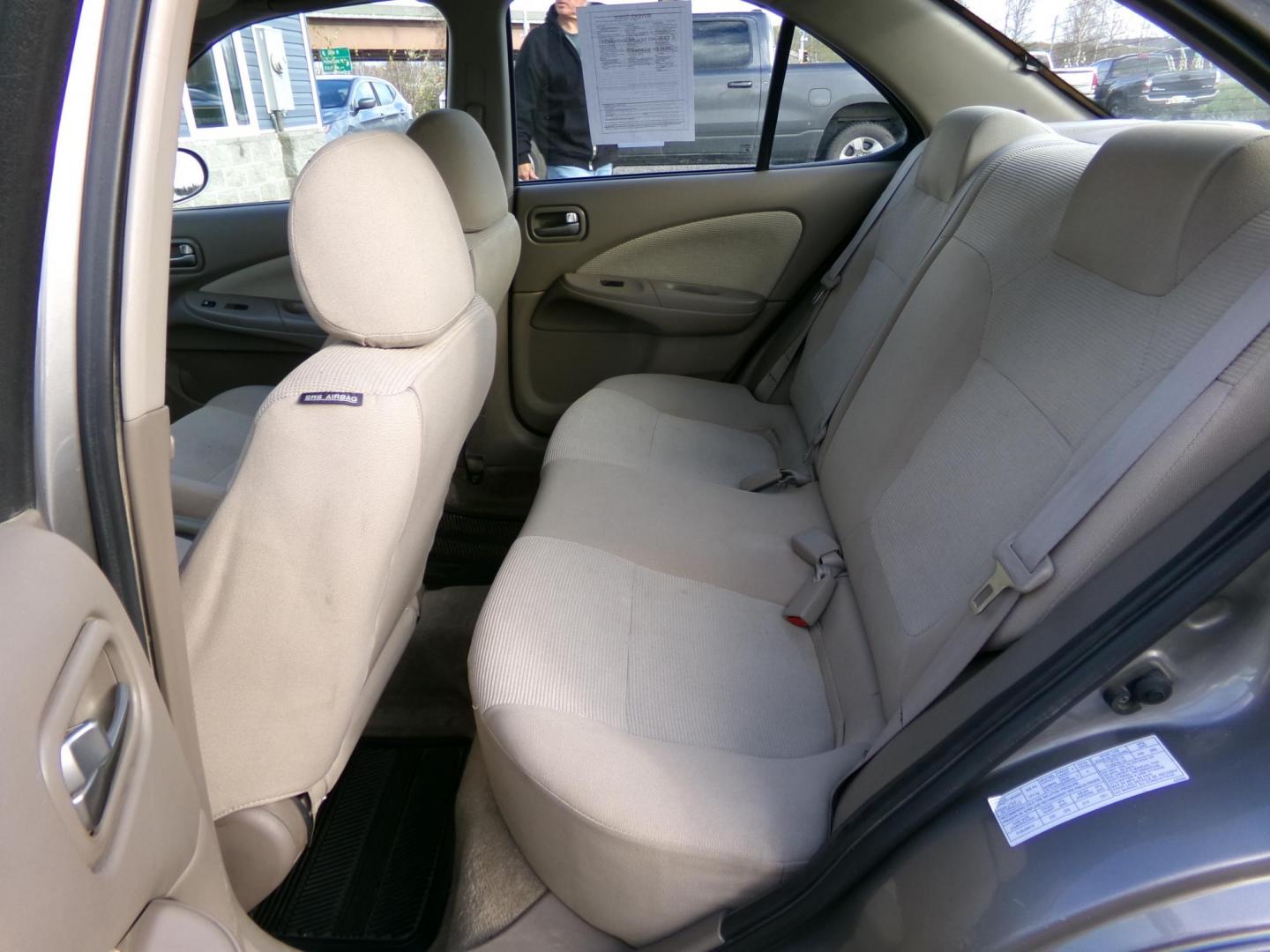 2004 Gold Nissan Sentra 2.5 S (3N1AB51A44L) with an 2.5L L4 DOHC 16V engine, 4-Speed Automatic Overdrive transmission, located at 2630 Philips Field Rd., Fairbanks, AK, 99709, (907) 458-0593, 64.848068, -147.780609 - Photo#4