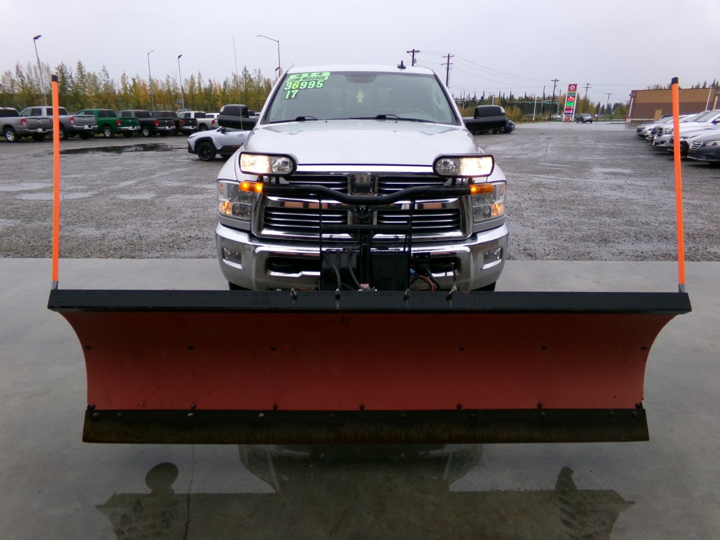 2017 Silver Dodge 2500 SLT Crew Cab SWB 4WD (3C6UR5DJ2HG) with an 6.4L V8 engine, 6A transmission, located at 2630 Philips Field Rd., Fairbanks, AK, 99709, (907) 458-0593, 64.848068, -147.780609- Photo#1