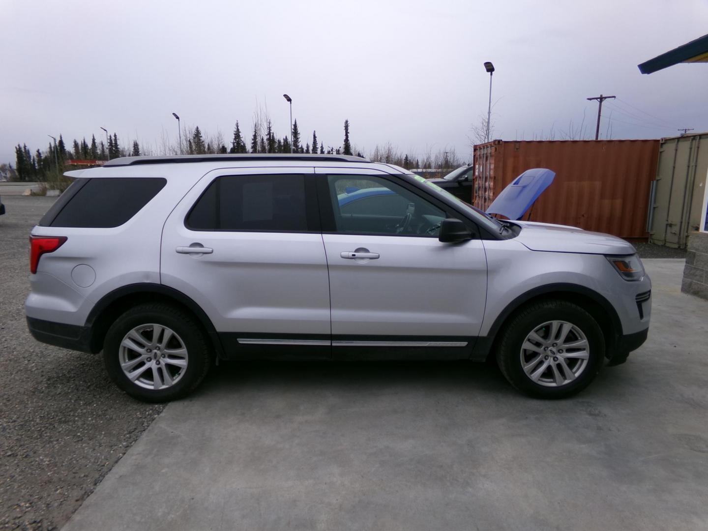 2019 Silver Ford Explorer XLT 4WD (1FM5K8DH1KG) with an 2.3L L4 DOHC 16V engine, 6A transmission, located at 2630 Philips Field Rd., Fairbanks, AK, 99709, (907) 458-0593, 64.848068, -147.780609 - Photo#2