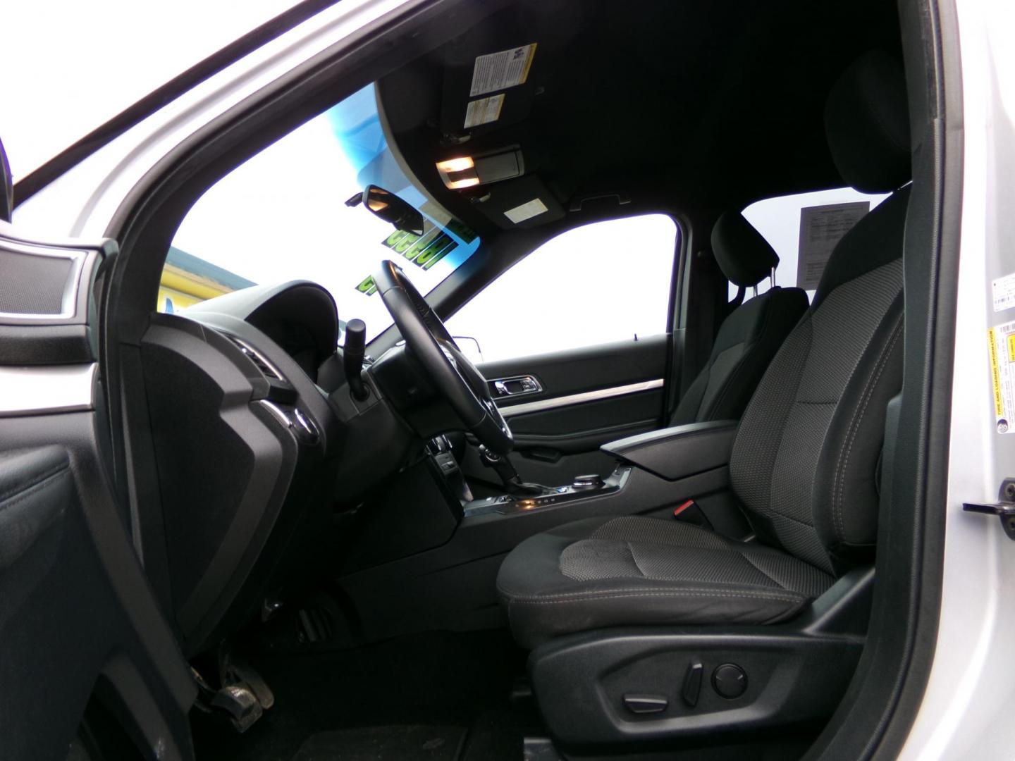 2019 Silver Ford Explorer XLT 4WD (1FM5K8DH1KG) with an 2.3L L4 DOHC 16V engine, 6A transmission, located at 2630 Philips Field Rd., Fairbanks, AK, 99709, (907) 458-0593, 64.848068, -147.780609 - Photo#4