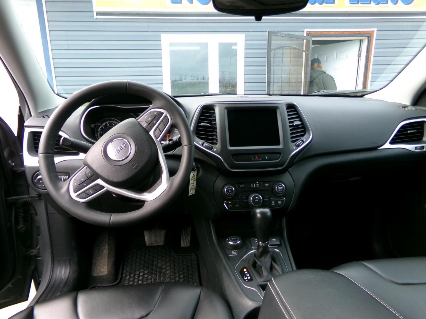 2022 Jeep Cherokee Latitude 4WD (1C4PJMCX4ND) with an 3.2L V6 DOHC 24V engine, 9A transmission, located at 2630 Philips Field Rd., Fairbanks, AK, 99709, (907) 458-0593, 64.848068, -147.780609 - Photo#6