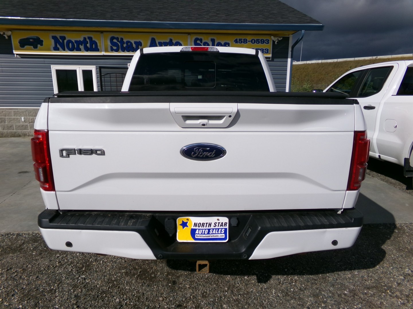 2016 White /Black Ford F-150 XLT SuperCrew 6.5-ft. Bed 4WD (1FTEW1EGXGF) with an 3.5L V6 TURBO engine, 6A transmission, located at 2630 Philips Field Rd., Fairbanks, AK, 99709, (907) 458-0593, 64.848068, -147.780609- Photo#3