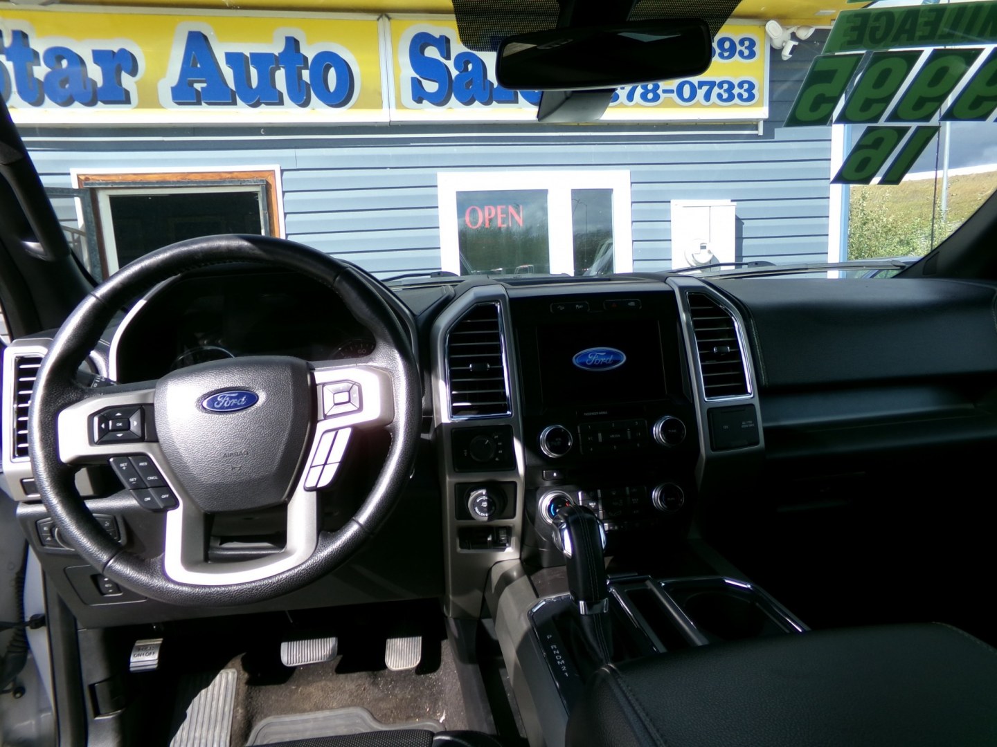 2016 White /Black Ford F-150 XLT SuperCrew 6.5-ft. Bed 4WD (1FTEW1EGXGF) with an 3.5L V6 TURBO engine, 6A transmission, located at 2630 Philips Field Rd., Fairbanks, AK, 99709, (907) 458-0593, 64.848068, -147.780609- Photo#6