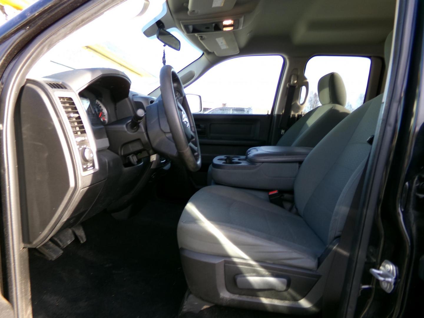 2017 Black RAM 1500 Tradesman Quad Cab 4WD (1C6RR7FT8HS) with an 5.7L V8 OHV 16V engine, 8A transmission, located at 2630 Philips Field Rd., Fairbanks, AK, 99709, (907) 458-0593, 64.848068, -147.780609 - Photo#4