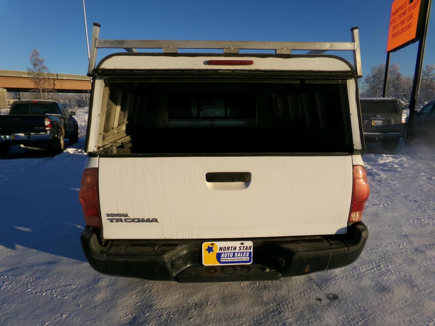 2015 White Toyota Tacoma Access Cab I4 5MT 4WD (5TFUX4EN5FX) with an 2.7L L4 DOHC 16V engine, 5-Speed Manual transmission, located at 2630 Philips Field Rd., Fairbanks, AK, 99709, (907) 458-0593, 64.848068, -147.780609 - Photo#3