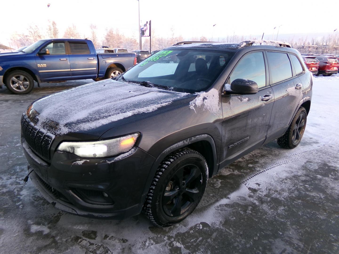 2019 Jeep Cherokee Latitude Plus 4WD (1C4PJMLX7KD) with an 3.2L V6 DOHC 24V engine, 9A transmission, located at 2630 Philips Field Rd., Fairbanks, AK, 99709, (907) 458-0593, 64.848068, -147.780609 - Photo#0