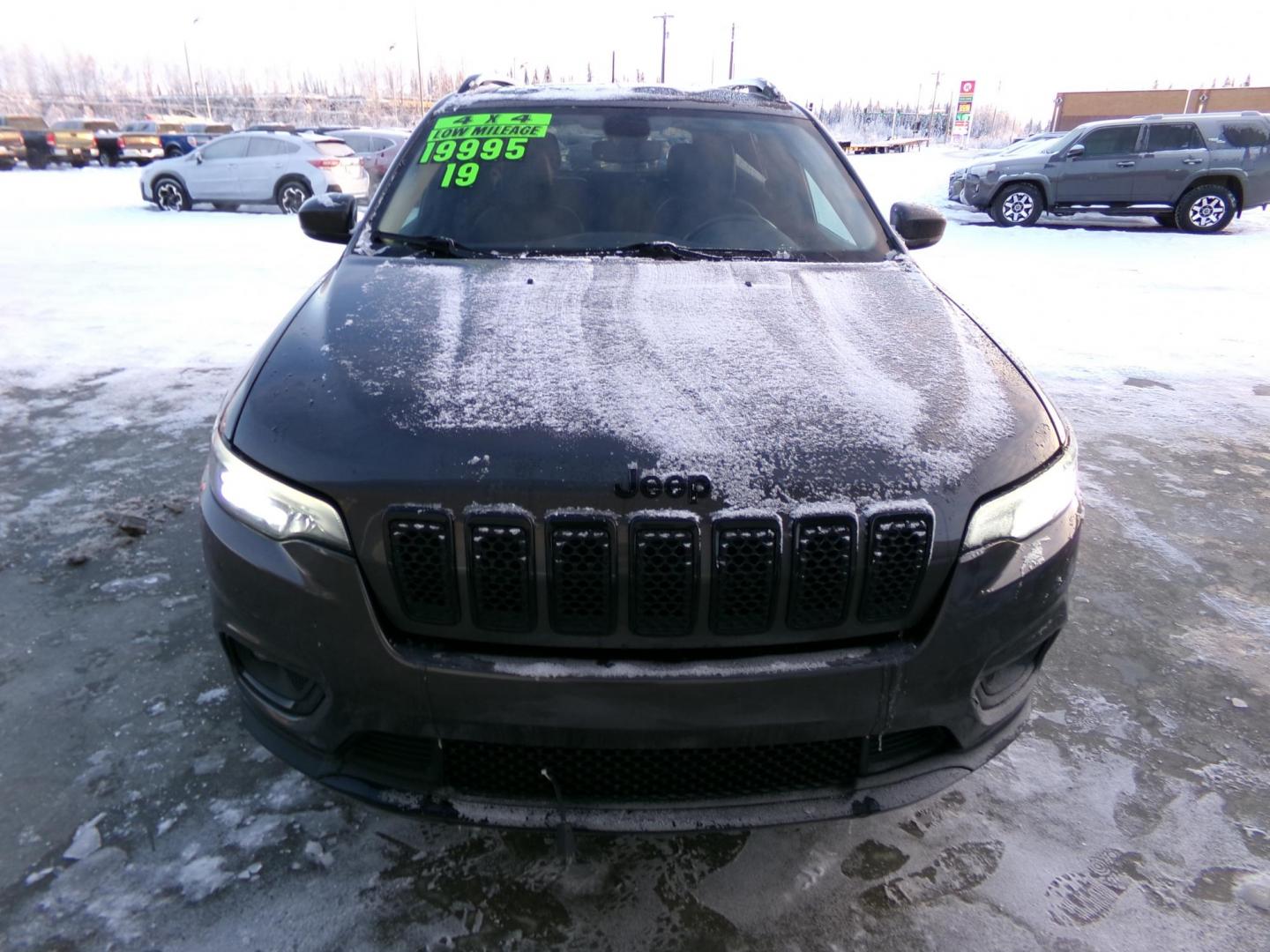 2019 Jeep Cherokee Latitude Plus 4WD (1C4PJMLX7KD) with an 3.2L V6 DOHC 24V engine, 9A transmission, located at 2630 Philips Field Rd., Fairbanks, AK, 99709, (907) 458-0593, 64.848068, -147.780609 - Photo#1