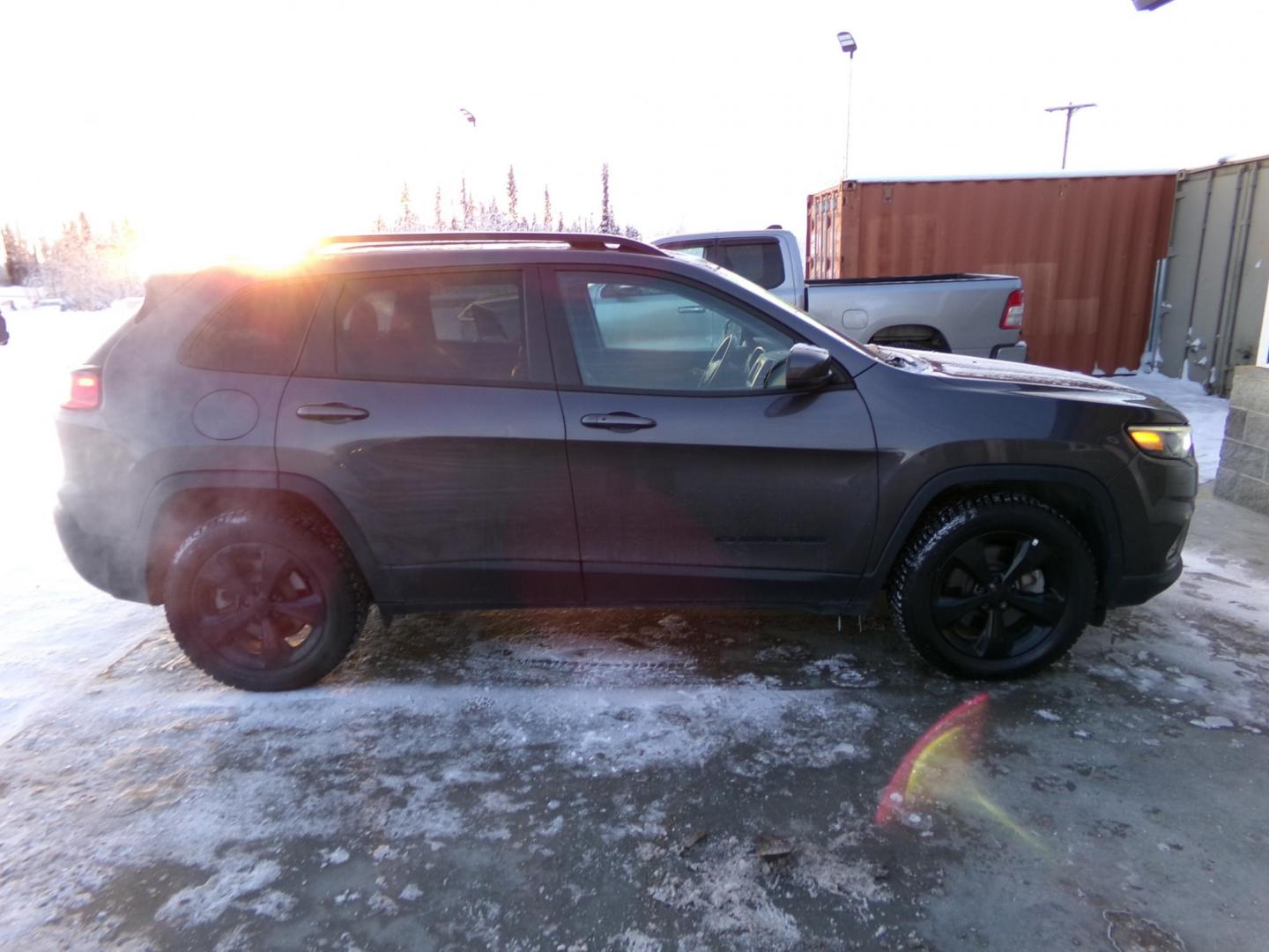 2019 Jeep Cherokee Latitude Plus 4WD (1C4PJMLX7KD) with an 3.2L V6 DOHC 24V engine, 9A transmission, located at 2630 Philips Field Rd., Fairbanks, AK, 99709, (907) 458-0593, 64.848068, -147.780609 - Photo#2