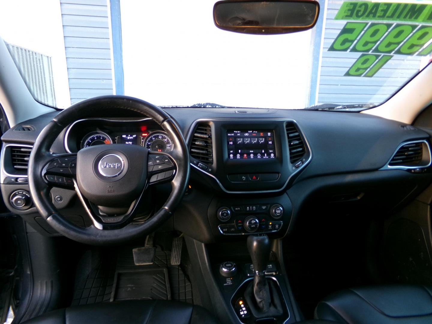 2019 Jeep Cherokee Latitude Plus 4WD (1C4PJMLX7KD) with an 3.2L V6 DOHC 24V engine, 9A transmission, located at 2630 Philips Field Rd., Fairbanks, AK, 99709, (907) 458-0593, 64.848068, -147.780609 - Photo#6