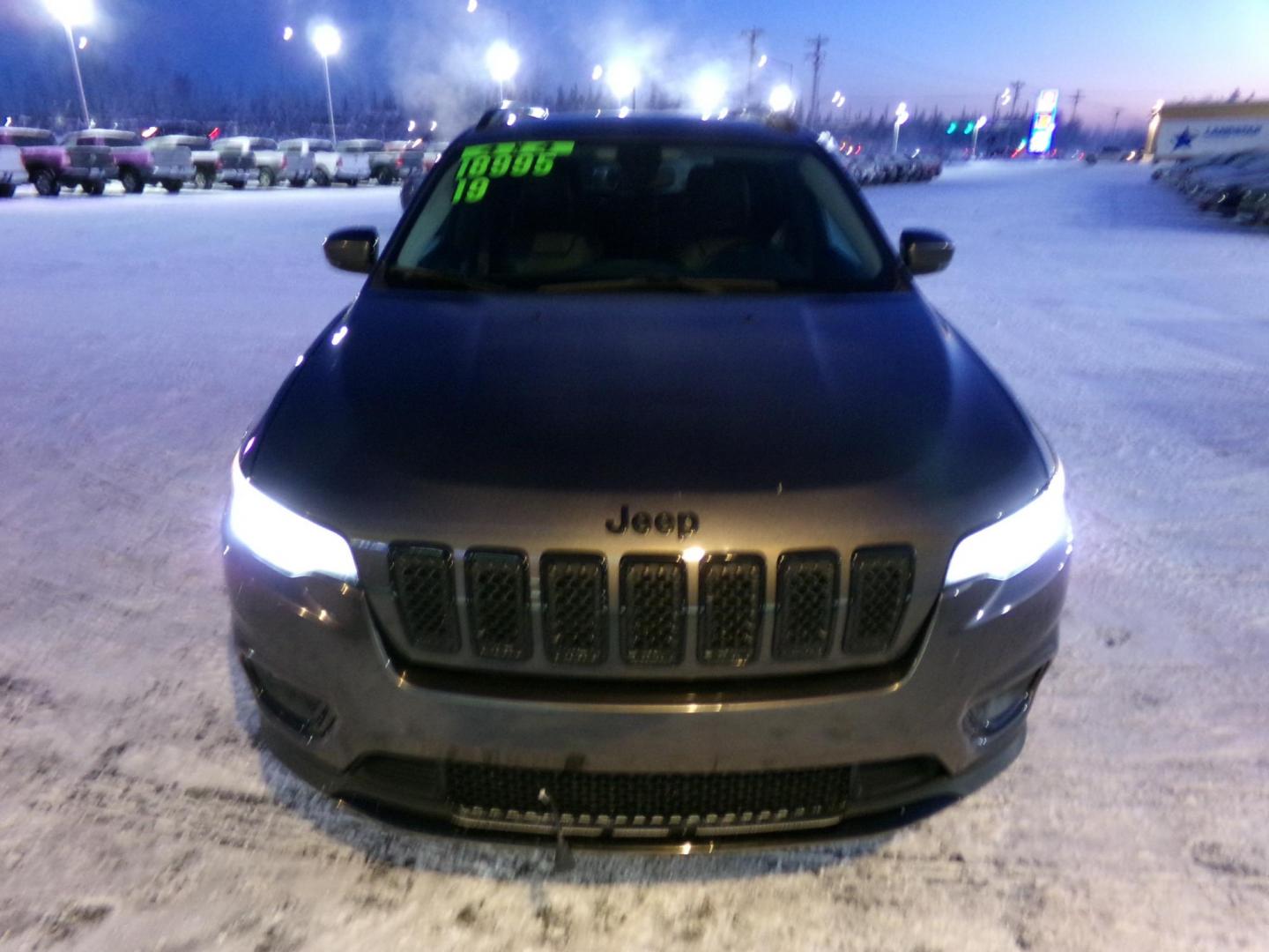2019 Grey Jeep Cherokee Latitude Plus 4WD (1C4PJMLX7KD) with an 3.2L V6 DOHC 24V engine, 9A transmission, located at 2630 Philips Field Rd., Fairbanks, AK, 99709, (907) 458-0593, 64.848068, -147.780609 - Photo#1