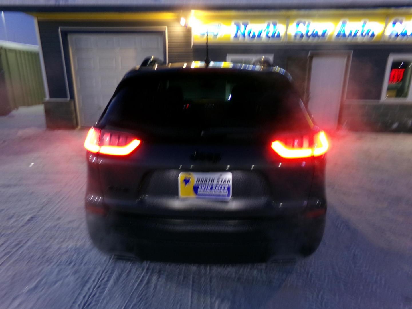 2019 Grey Jeep Cherokee Latitude Plus 4WD (1C4PJMLX7KD) with an 3.2L V6 DOHC 24V engine, 9A transmission, located at 2630 Philips Field Rd., Fairbanks, AK, 99709, (907) 458-0593, 64.848068, -147.780609 - Photo#3