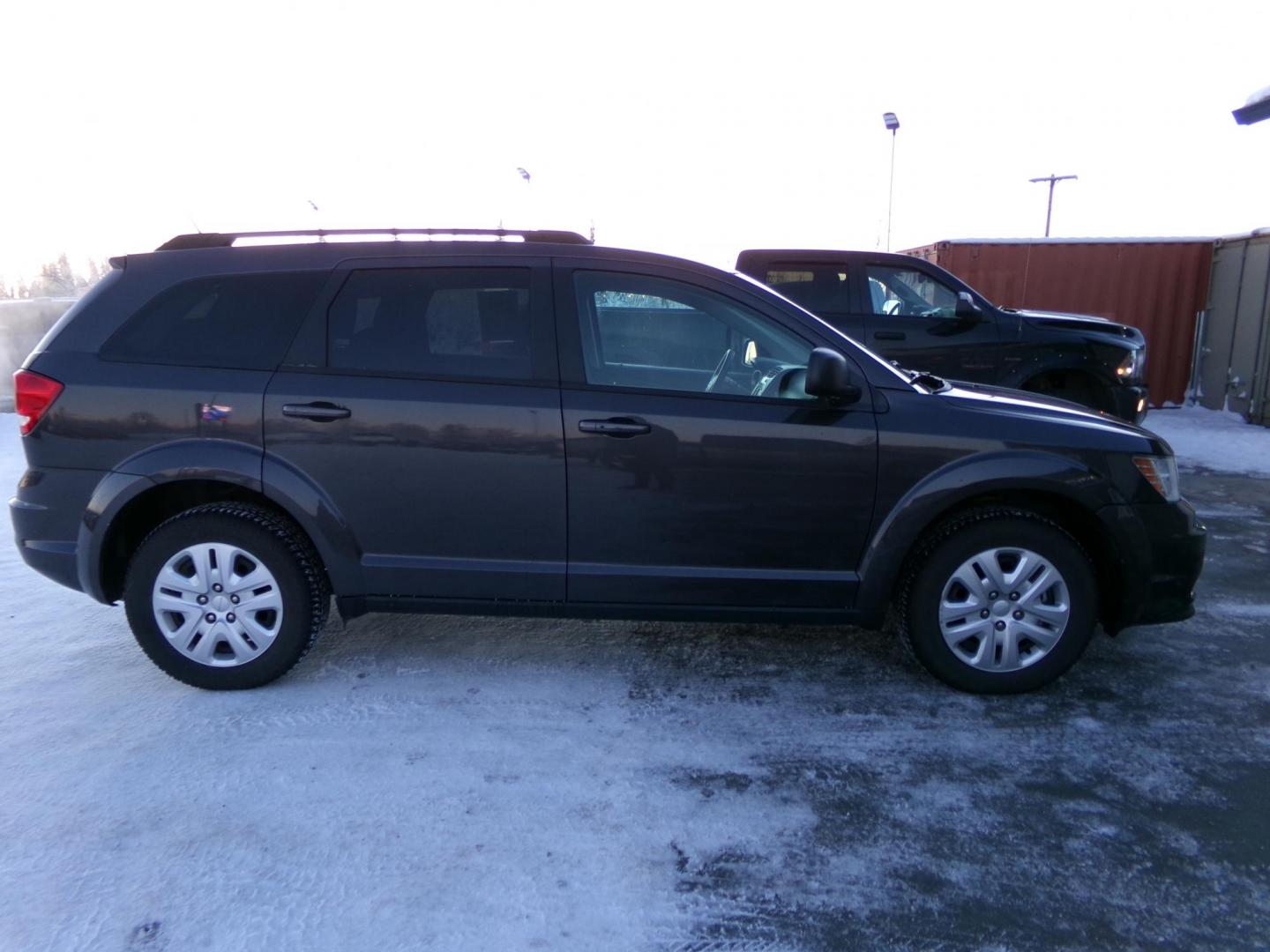 2018 Grey Dodge Journey SE AWD (3C4PDDAG9JT) with an 3.6L V6 DOHC 24V engine, 6A transmission, located at 2630 Philips Field Rd., Fairbanks, AK, 99709, (907) 458-0593, 64.848068, -147.780609 - Photo#2