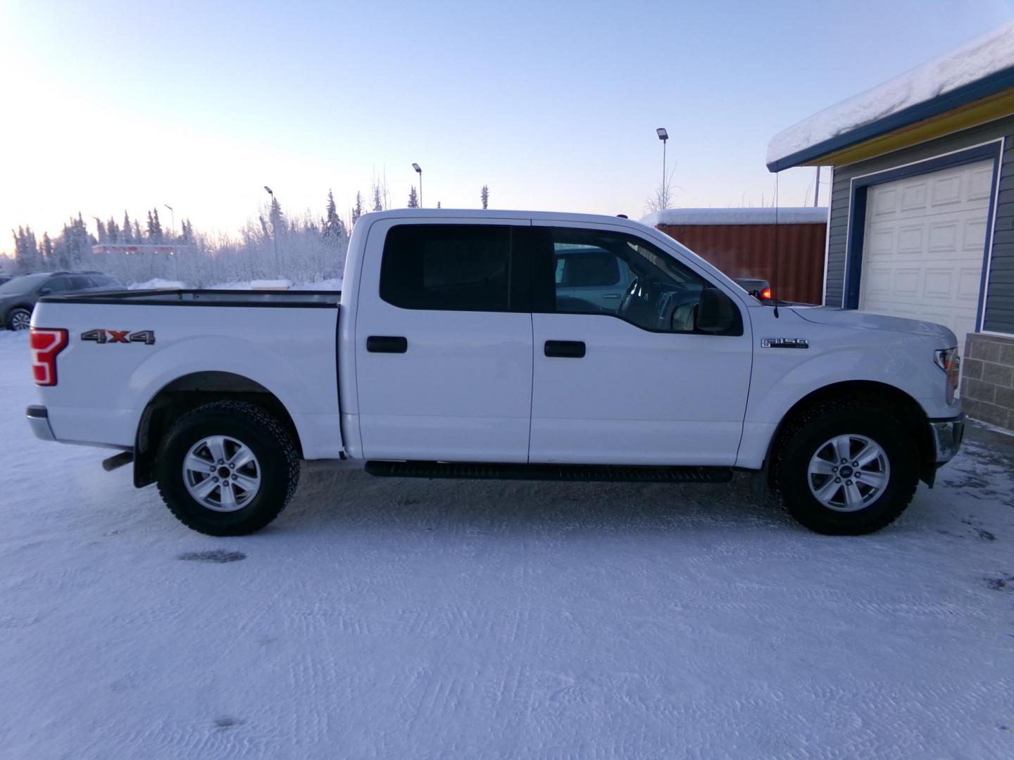 2018 White Ford F-150 XLT SuperCrew 5.5-ft. Bed 4WD (1FTEW1EG3JF) with an 3.5L V6 TURBO engine, 6A transmission, located at 2630 Philips Field Rd., Fairbanks, AK, 99709, (907) 458-0593, 64.848068, -147.780609 - Photo#2
