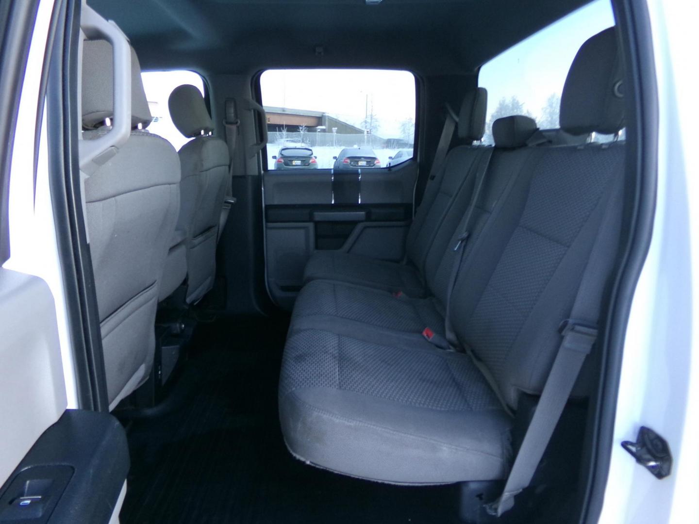 2018 White Ford F-150 XLT SuperCrew 5.5-ft. Bed 4WD (1FTEW1EG3JF) with an 3.5L V6 TURBO engine, 6A transmission, located at 2630 Philips Field Rd., Fairbanks, AK, 99709, (907) 458-0593, 64.848068, -147.780609 - Photo#5