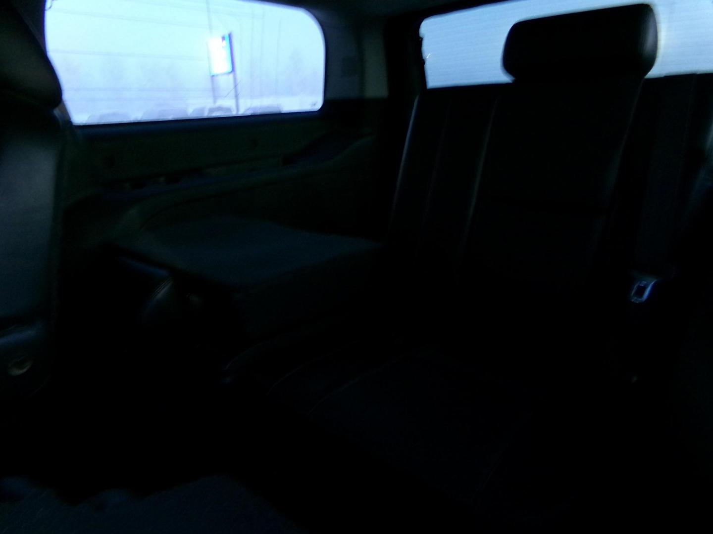 2014 Gold GMC Yukon XL SLT 1/2 Ton 4WD (1GKS2KE78ER) with an 5.3L V8 OHV 16V FFV engine, 6-Speed Automatic transmission, located at 2630 Philips Field Rd., Fairbanks, AK, 99709, (907) 458-0593, 64.848068, -147.780609 - Photo#6