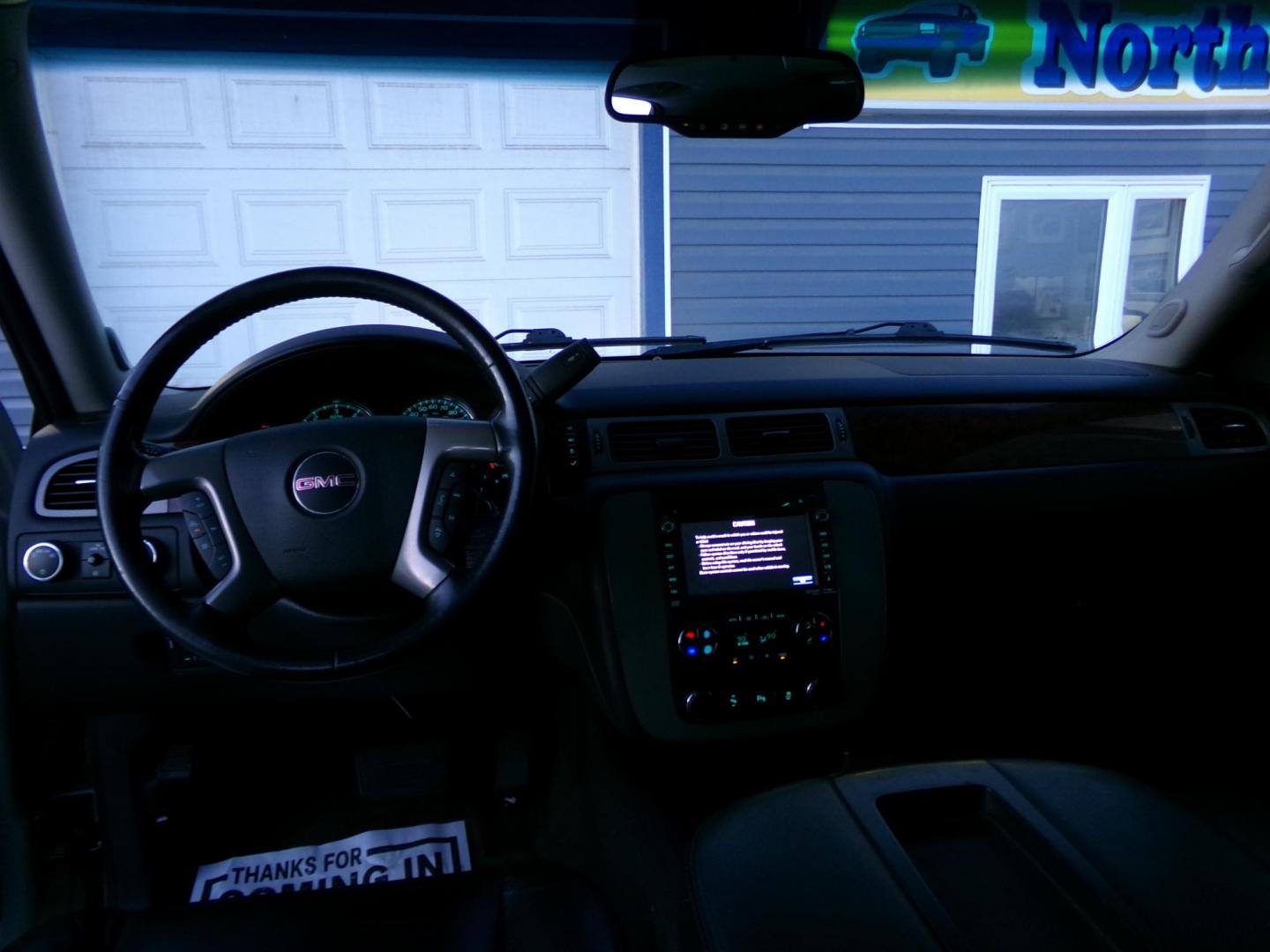 2014 Gold GMC Yukon XL SLT 1/2 Ton 4WD (1GKS2KE78ER) with an 5.3L V8 OHV 16V FFV engine, 6-Speed Automatic transmission, located at 2630 Philips Field Rd., Fairbanks, AK, 99709, (907) 458-0593, 64.848068, -147.780609 - Photo#7