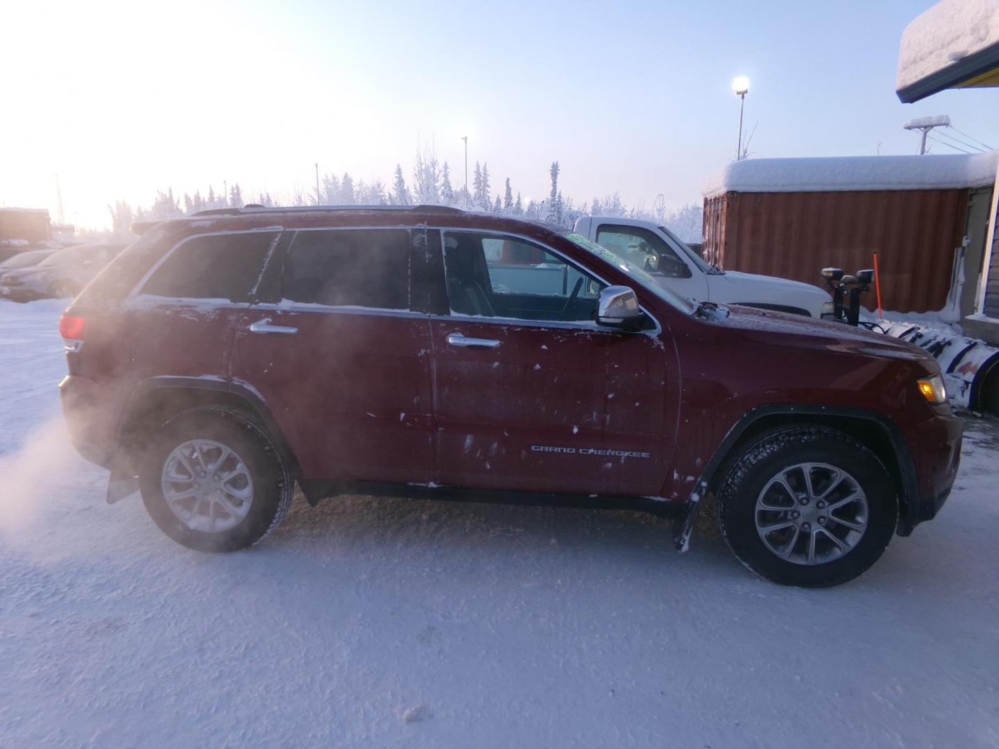 2015 Red Jeep Grand Cherokee Limited 4WD (1C4RJFBG7FC) with an 3.6L V6 DOHC 24V engine, 8-Speed Automatic transmission, located at 2630 Philips Field Rd., Fairbanks, AK, 99709, (907) 458-0593, 64.848068, -147.780609 - Photo#2