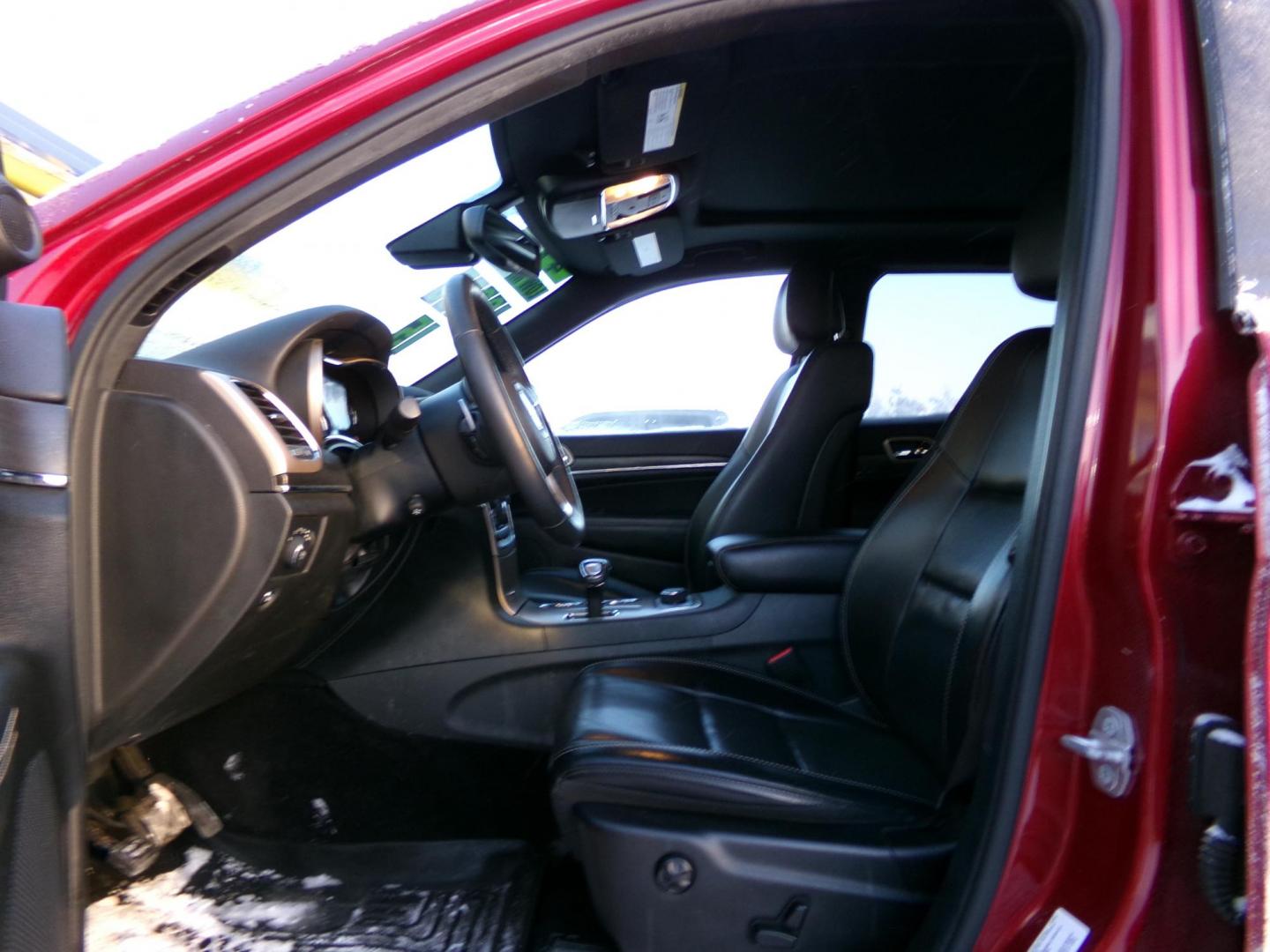 2015 Red Jeep Grand Cherokee Limited 4WD (1C4RJFBG7FC) with an 3.6L V6 DOHC 24V engine, 8-Speed Automatic transmission, located at 2630 Philips Field Rd., Fairbanks, AK, 99709, (907) 458-0593, 64.848068, -147.780609 - Photo#4