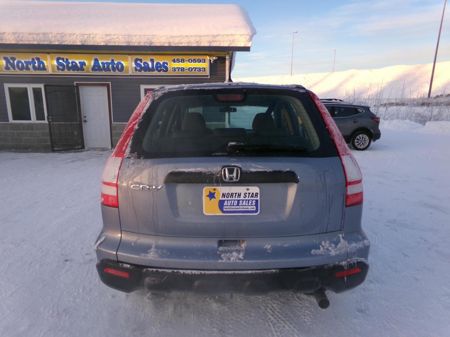 2008 Blue Honda CR-V LX 4WD AT (JHLRE48378C) with an 2.4L L4 DOHC 16V engine, 5-Speed Automatic Overdrive transmission, located at 2630 Philips Field Rd., Fairbanks, AK, 99709, (907) 458-0593, 64.848068, -147.780609 - Photo#3