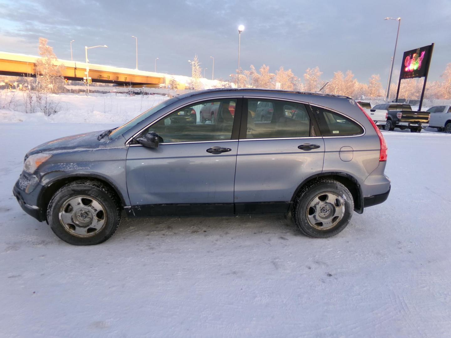 2008 Blue Honda CR-V LX 4WD AT (JHLRE48378C) with an 2.4L L4 DOHC 16V engine, 5-Speed Automatic Overdrive transmission, located at 2630 Philips Field Rd., Fairbanks, AK, 99709, (907) 458-0593, 64.848068, -147.780609 - Photo#4